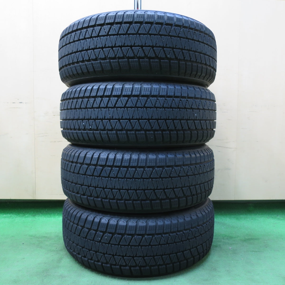 [送料無料] バリ溝！20年！9.5分★スタッドレス 225/55R18 ブリヂストン ブリザック DM-V3 タイヤ 18インチ フォレスター デリカ 等★4110504イスタ
