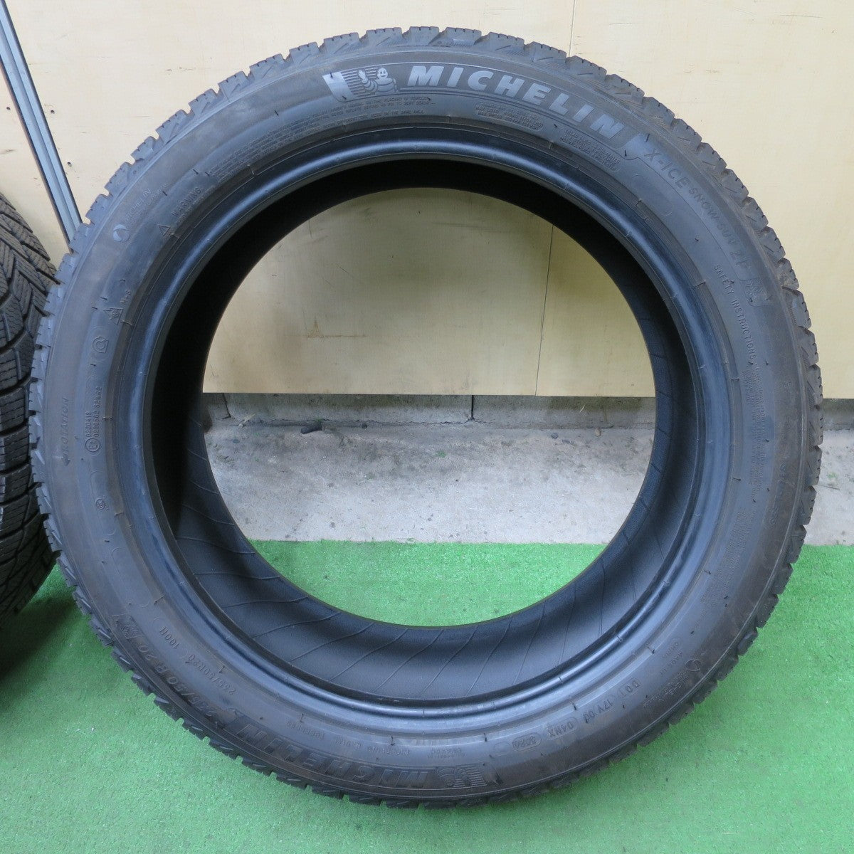 バリ溝！24年！8.5分★スタッドレス 235/50R20 ミシュラン X-ICE SNOW SUV ZP タイヤ 20インチ レクサス NX 等★6030701NGスタ