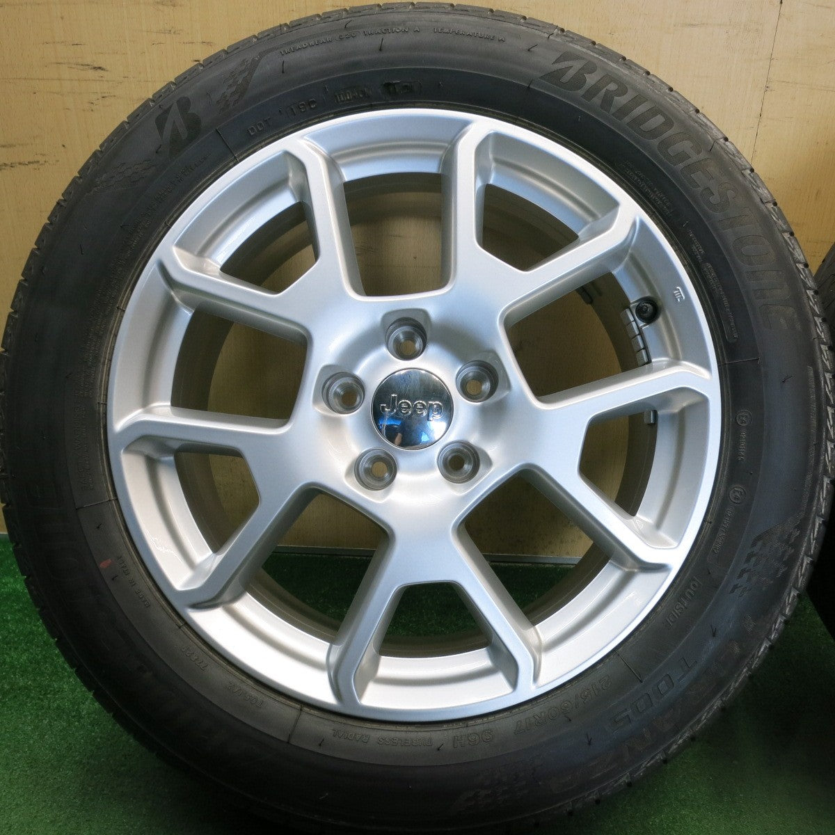 バリ溝！キレイ！9.5分◎JEEP ジープ レネゲード 純正 MOPAR 215/60R17 ブリヂストン トランザ T005 17インチ PCD110/5H◎6061404HAノ