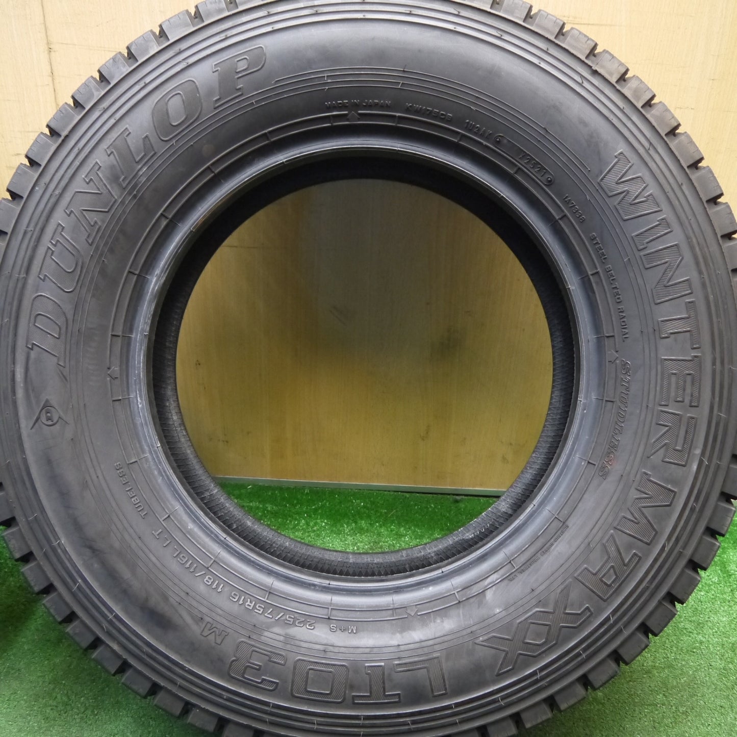 バリ溝！9.5分★スタッドレス 225/75R16 118/116L ダンロップ ウインターマックス LT03 タイヤ 16インチ 小型 トラック バス フィアット デュカト 等★6021805Hノタ