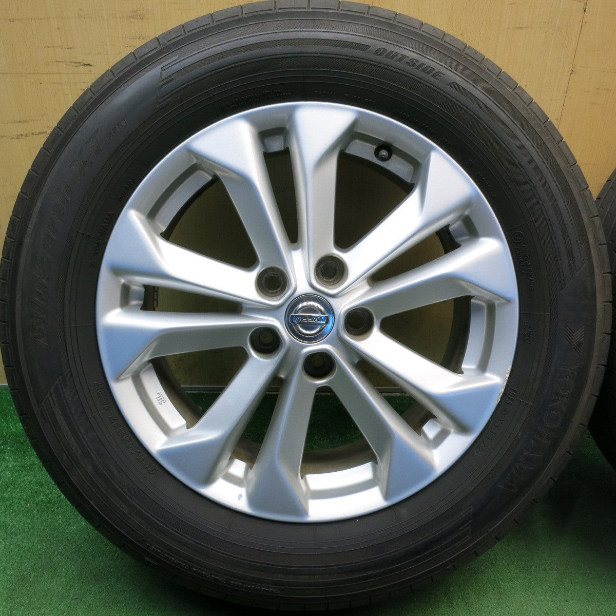 キレイ！22年◎日産 T32 エクストレイル 純正 225/65R17 ヨコハマ BluEarth-XT AE61 17インチ PCD114.3/5H◎6092403HAノ