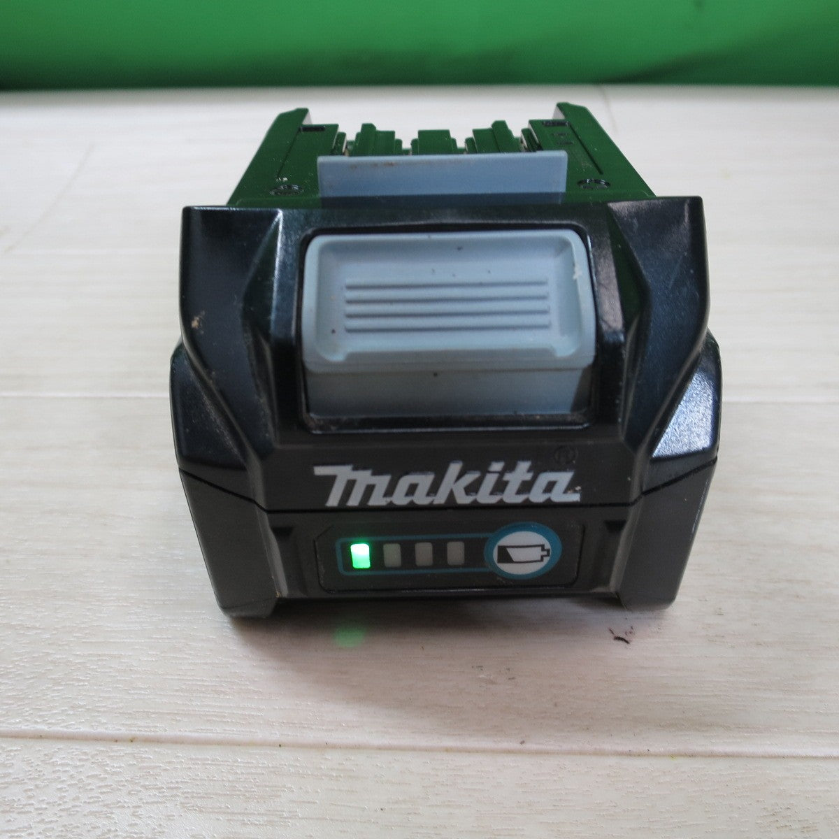 [送料無料] ☆マキタ 125mm 充電式 マルノコ HS008G 電動 工具 切断機 丸のこ 丸ノコ 丸鋸 makita バッテリー BL4025☆