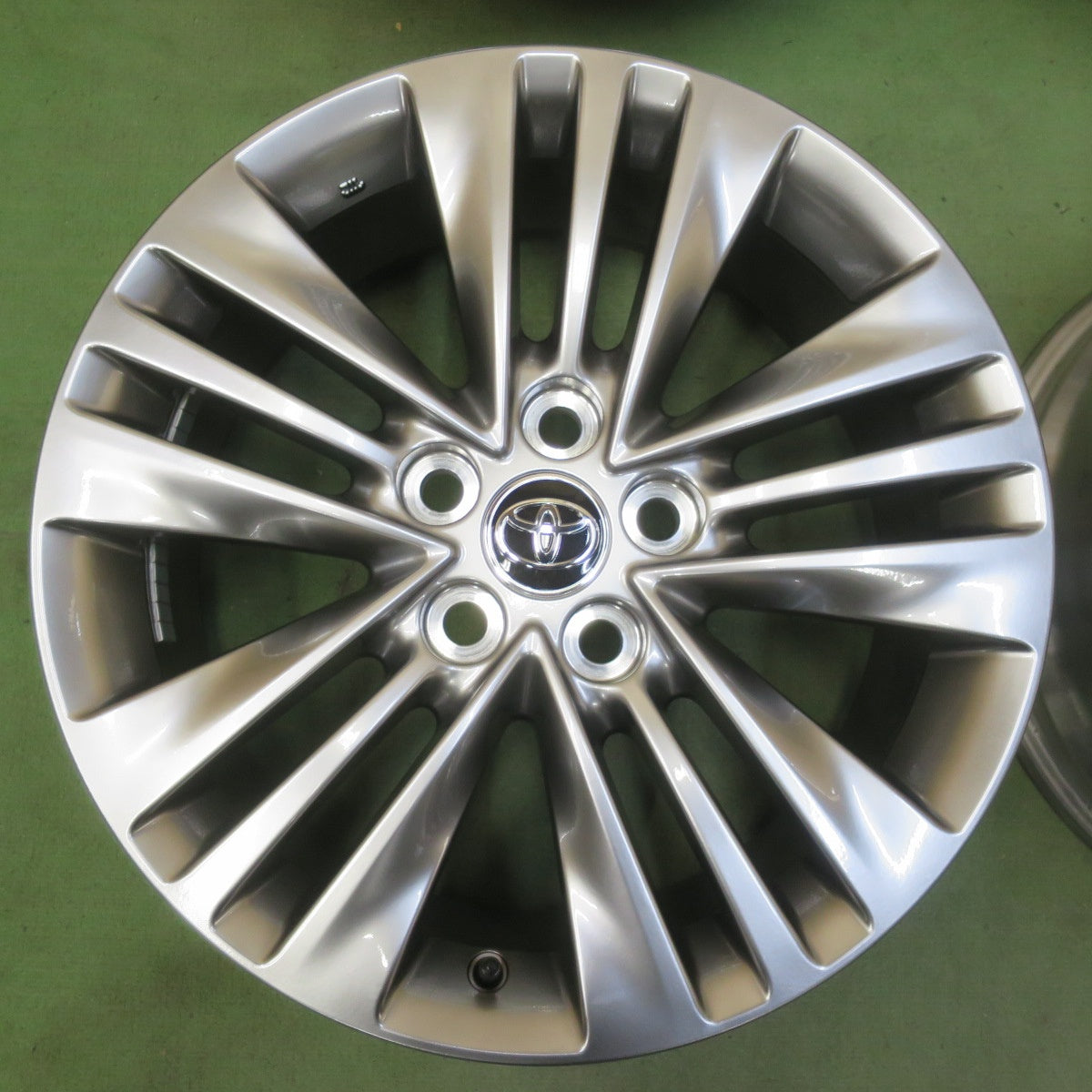 新車外し★トヨタ 40系 アルファード Zグレード 純正 ホイール 18インチ 18×7J PCD120/5H★6062413イホ