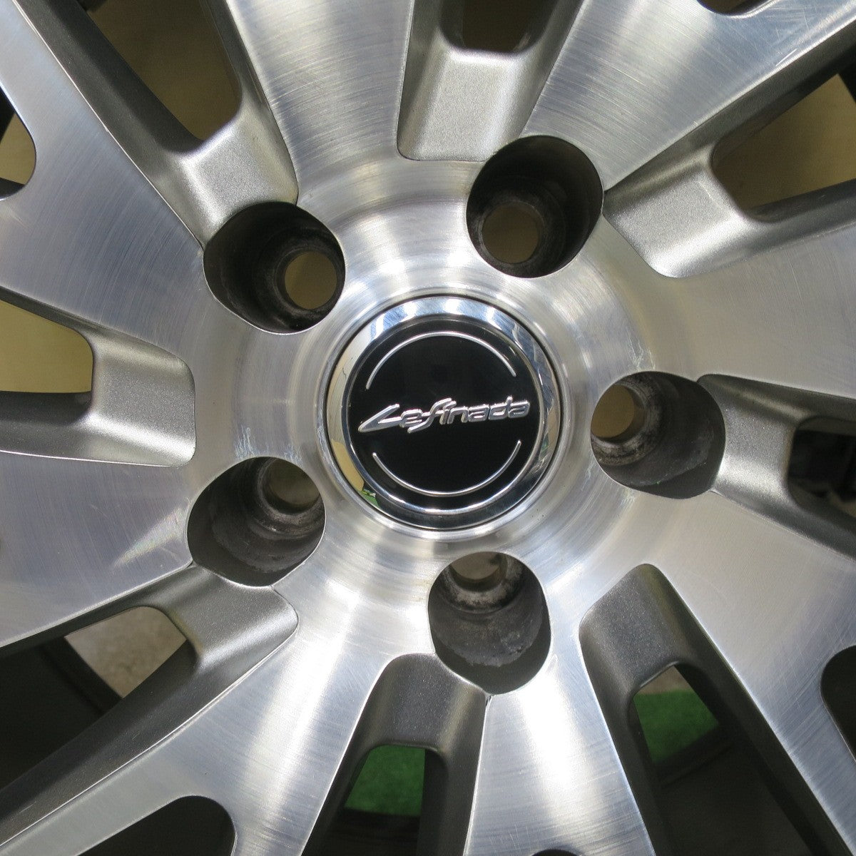 バリ溝！キレイ！8.5分★スタッドレス 235/55R20 ブリヂストン ブリザック DM-V3 Lefinada レフィナーダ 20インチ PCD114.3/5H★5051704TTス