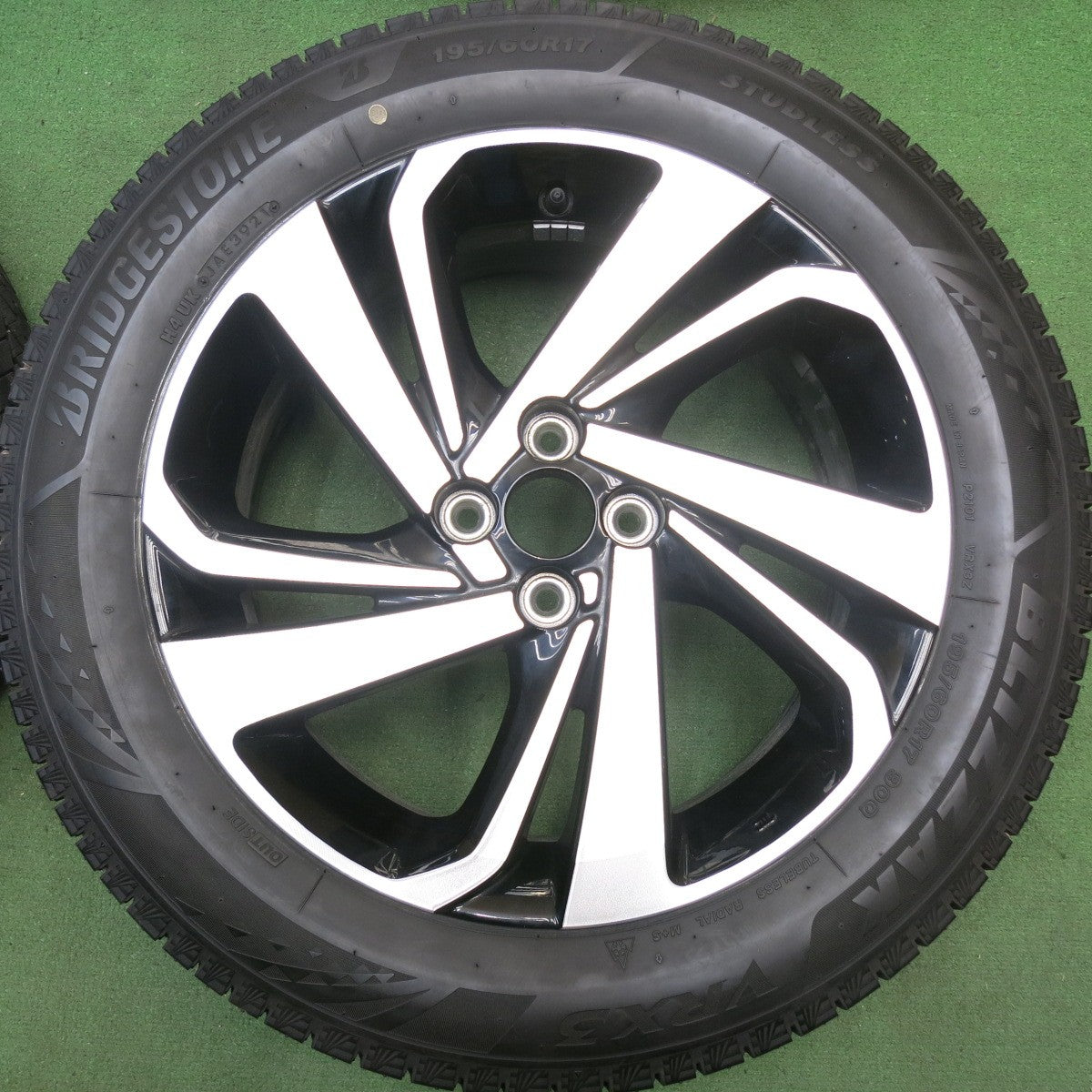 バリ溝！9.5分★トヨタ ライズ ダイハツ ロッキー 純正 195/60R17 スタッドレス ブリヂストン ブリザック VRX3 17インチ PCD100/4H★6042306HAス