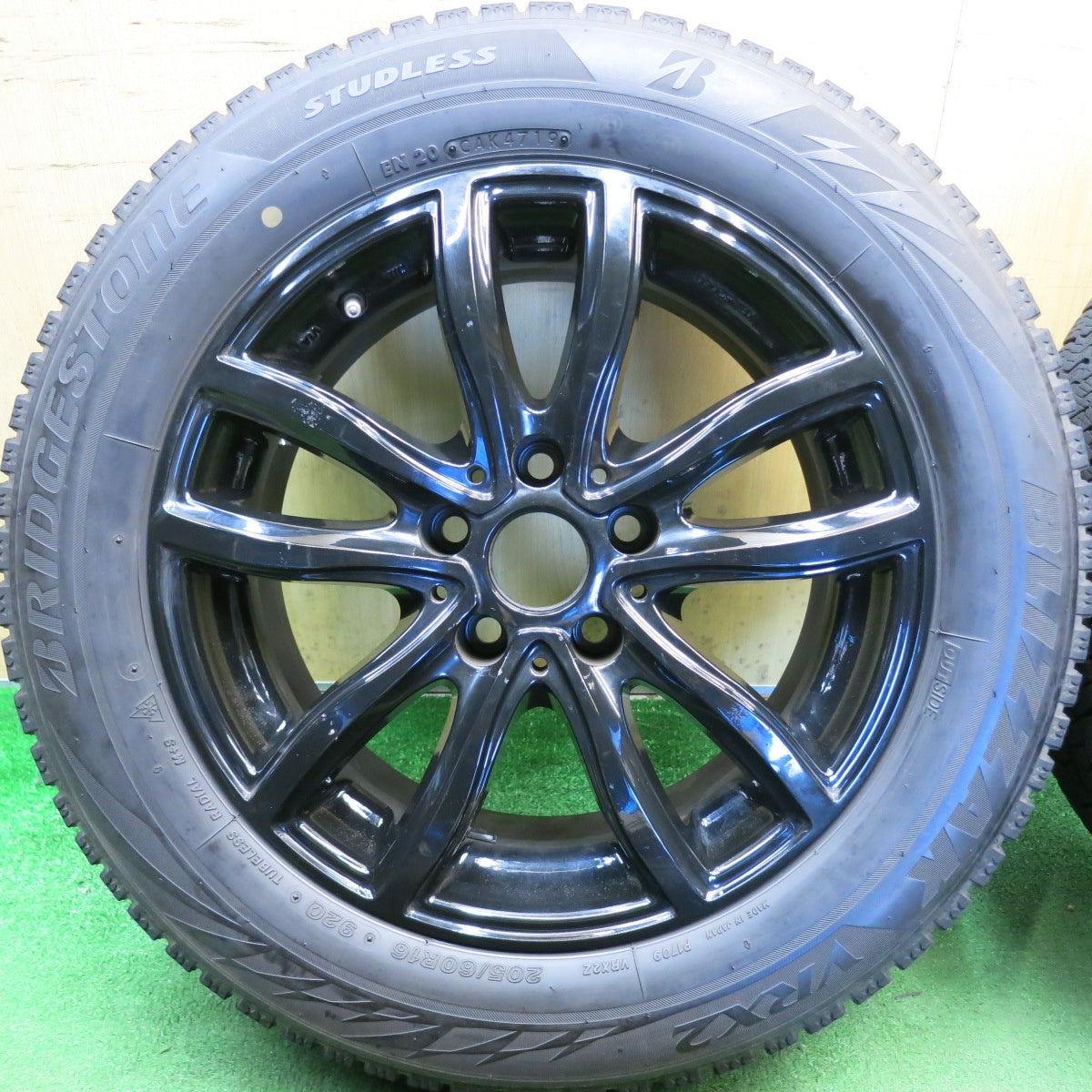 バリ溝！8.5分◎BMW 等 MAK FAHR 205/60R16 スタッドレス ブリヂストン ブリザック VRX2 マック ファー 16インチ PCD112/5H◎6081311HAス