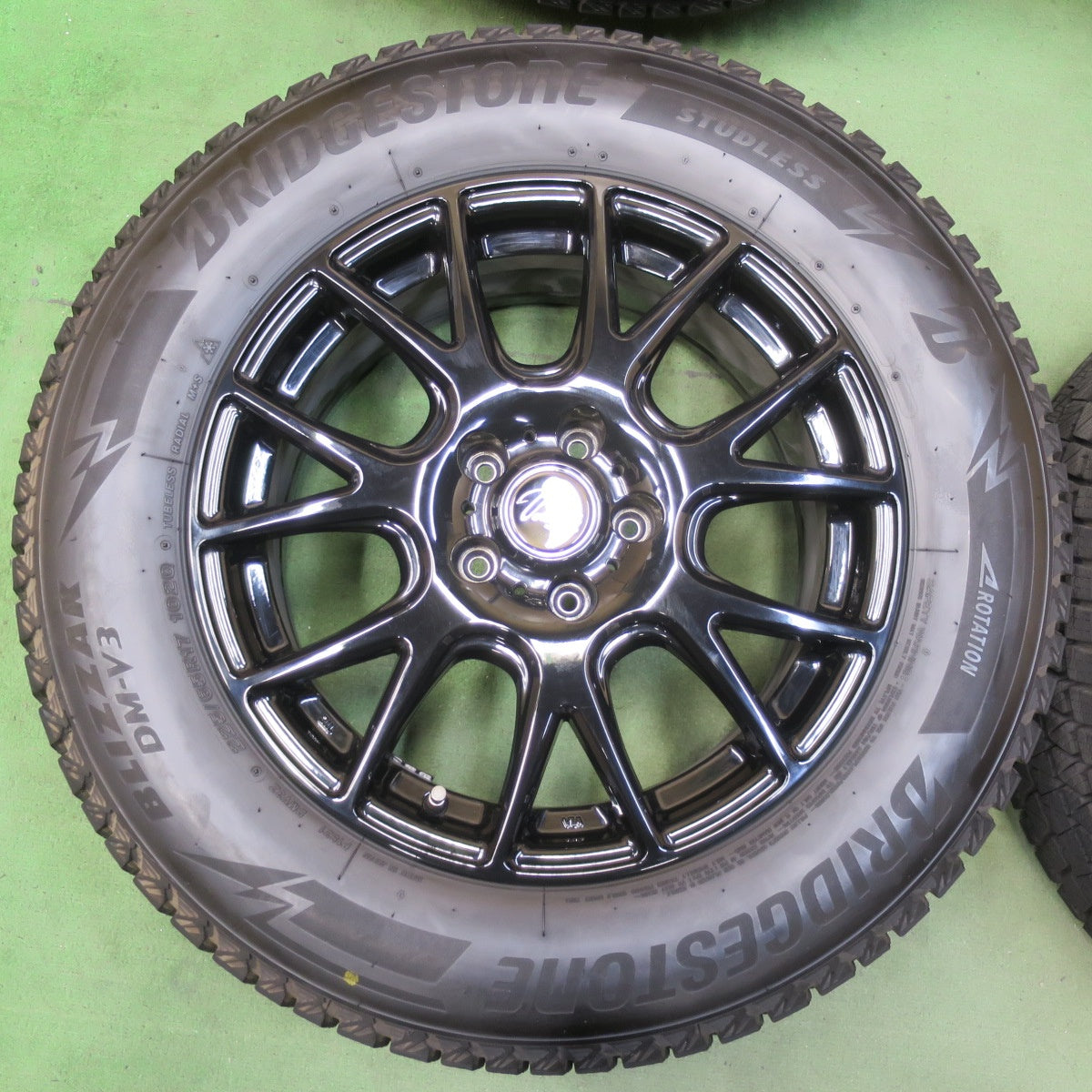 バリ溝！21年！キレイ！9.5分★スタッドレス 225/65R17 ブリヂストン ブリザック DM-V3 Verthandi ヴェルサンディ ヴェルザンディ 17インチ PCD114.3/5H★5110506イス