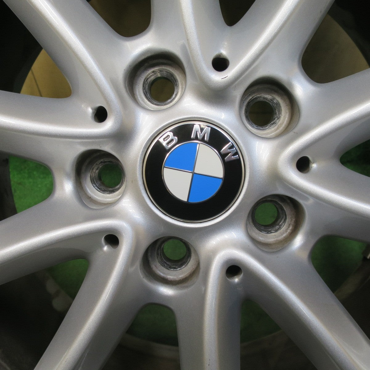 バリ溝！キレイ！9分★BMW F48 X1 純正 225/55R17 スタッドレス ブリヂストン ブリザック RFT 17インチ PCD112/5H★5112806TTス