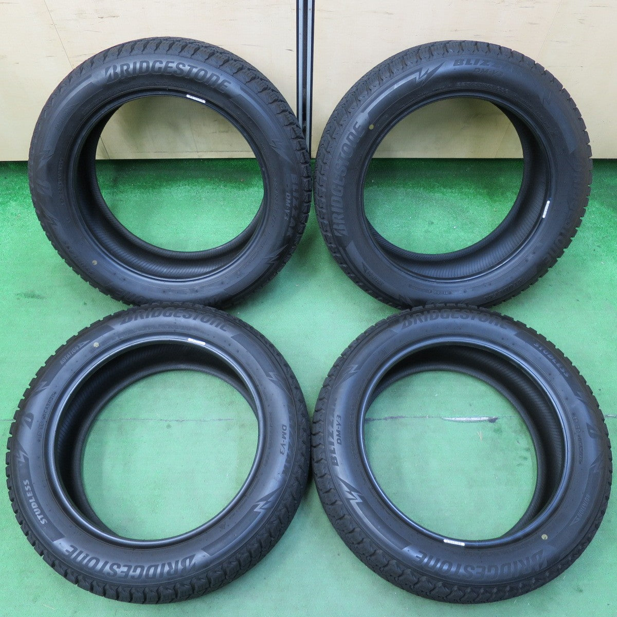 [送料無料] バリ溝！20年！9分★スタッドレス 225/55R18 ブリヂストン ブリザック DM-V3 タイヤ 18インチ フォレスター デリカ 等★4110502イスタ