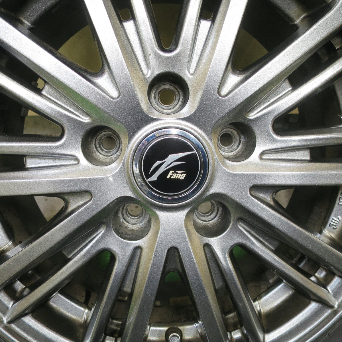 バリ溝！23年！キレイ！9.5分★スタッドレス 195/65R15 ブリヂストン ブリザック VRX2 Fang ファング 15インチ PCD114.3/5H★5070101TTス