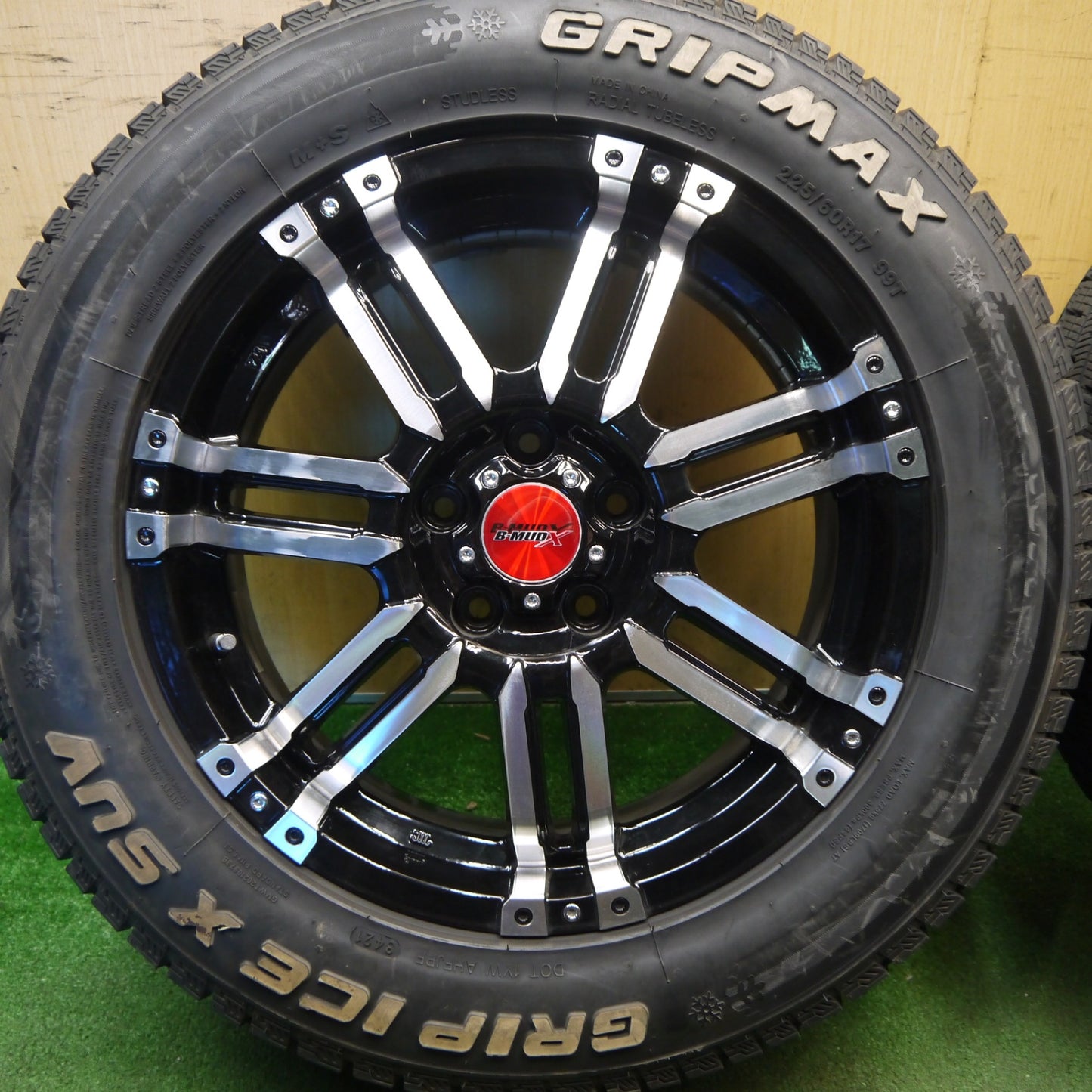 ほぼ未使用！キレイ★スタッドレス 225/60R17 グリップマックス GRIP ICE X SUV ホワイトレター B-MUD X 17インチ PCD114.3/5H★6031710Hス