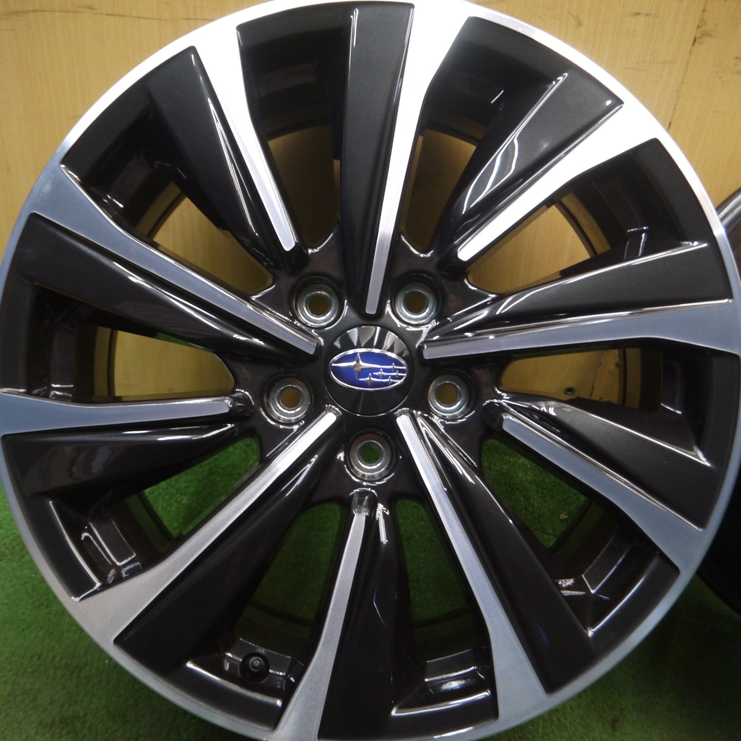 *送料無料* 新車外し★スバル レヴォーグ VN5 STI 純正 ホイール 18インチ 18×7.5J PCD114.3/5H★4041008Hホ