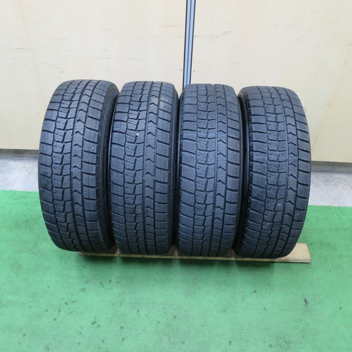 バリ溝！22年！キレイ！9.5分以上★スタッドレス 195/65R15 ダンロップ ウインターマックス WM02 EuroSpeed MANARAY SPORT ユーロスピード 15インチ PCD114.3/5H★5062002TTス