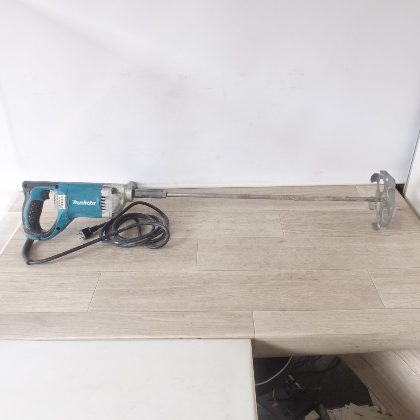 [送料無料] ★マキタ makita カクハン機 UT1305　100V 9A 50-60Hz 850W★