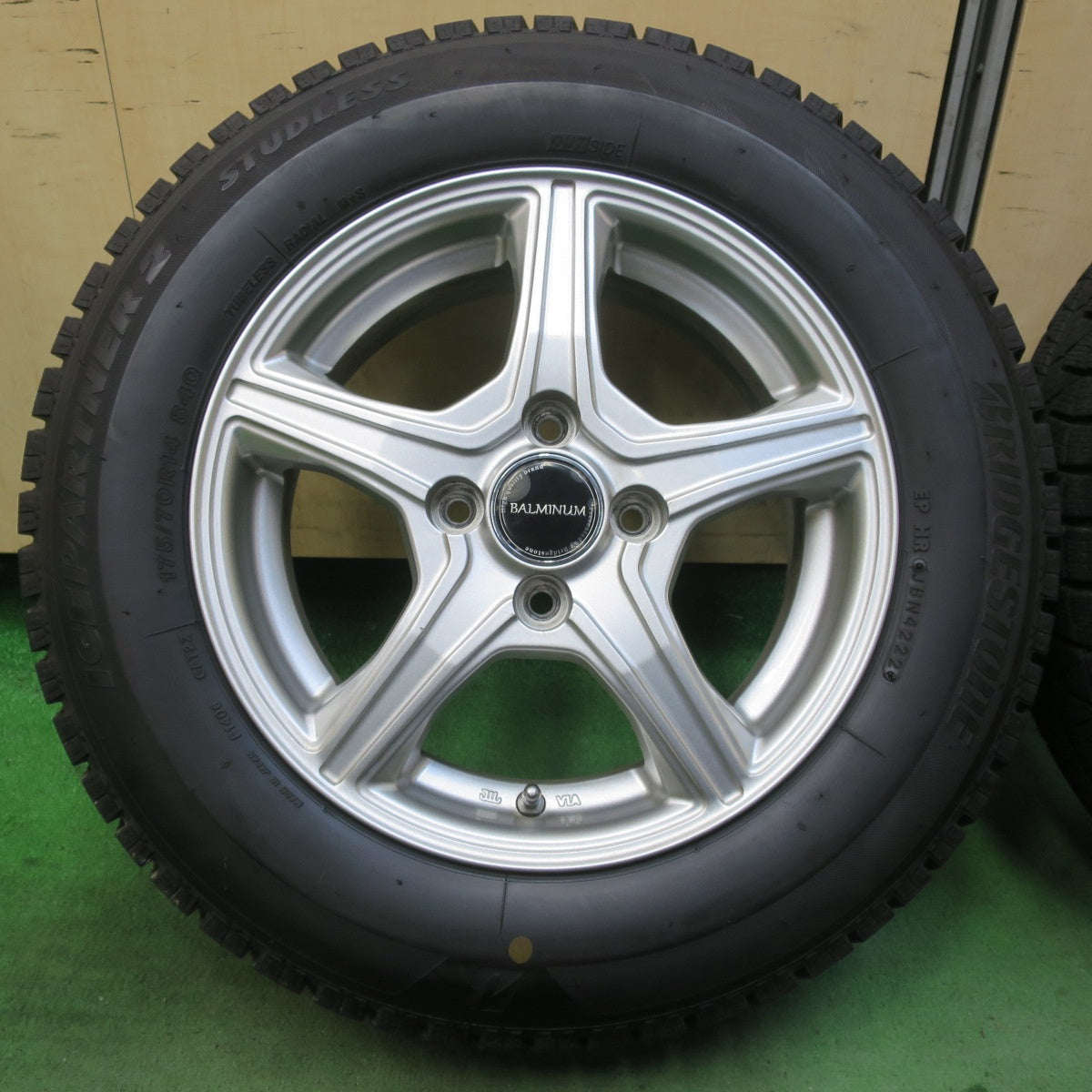 バリ溝！22年！9分★スタッドレス 175/70R14 ブリヂストン アイスパートナー2 BALMINUM VR5 バルミナ 14インチ PCD100/4H★5122405イス