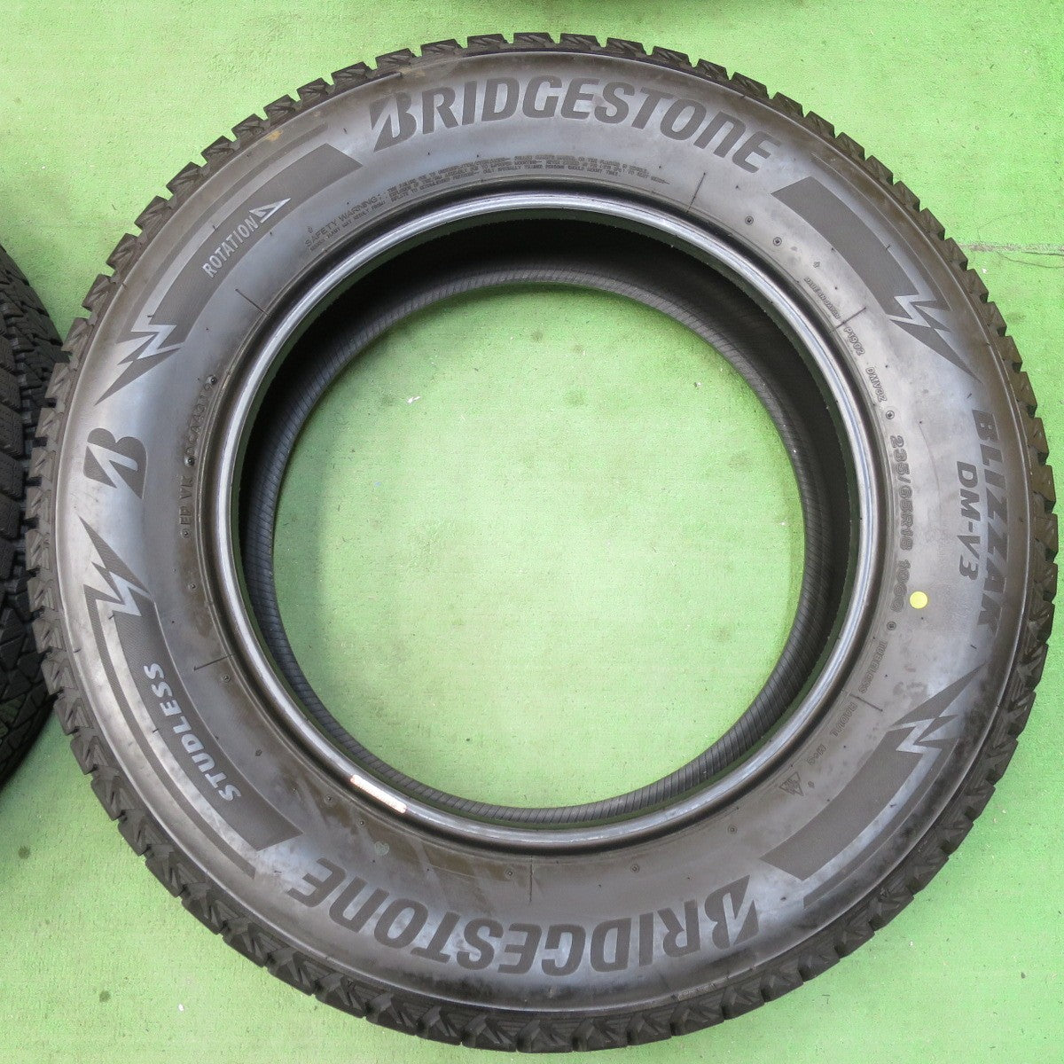 [送料無料] バリ溝！9.5分★スタッドレス 235/65R18 ブリヂストン ブリザック DM-V3 タイヤ 18インチ レクサス RX ムラーノ 等★5032802イスタ