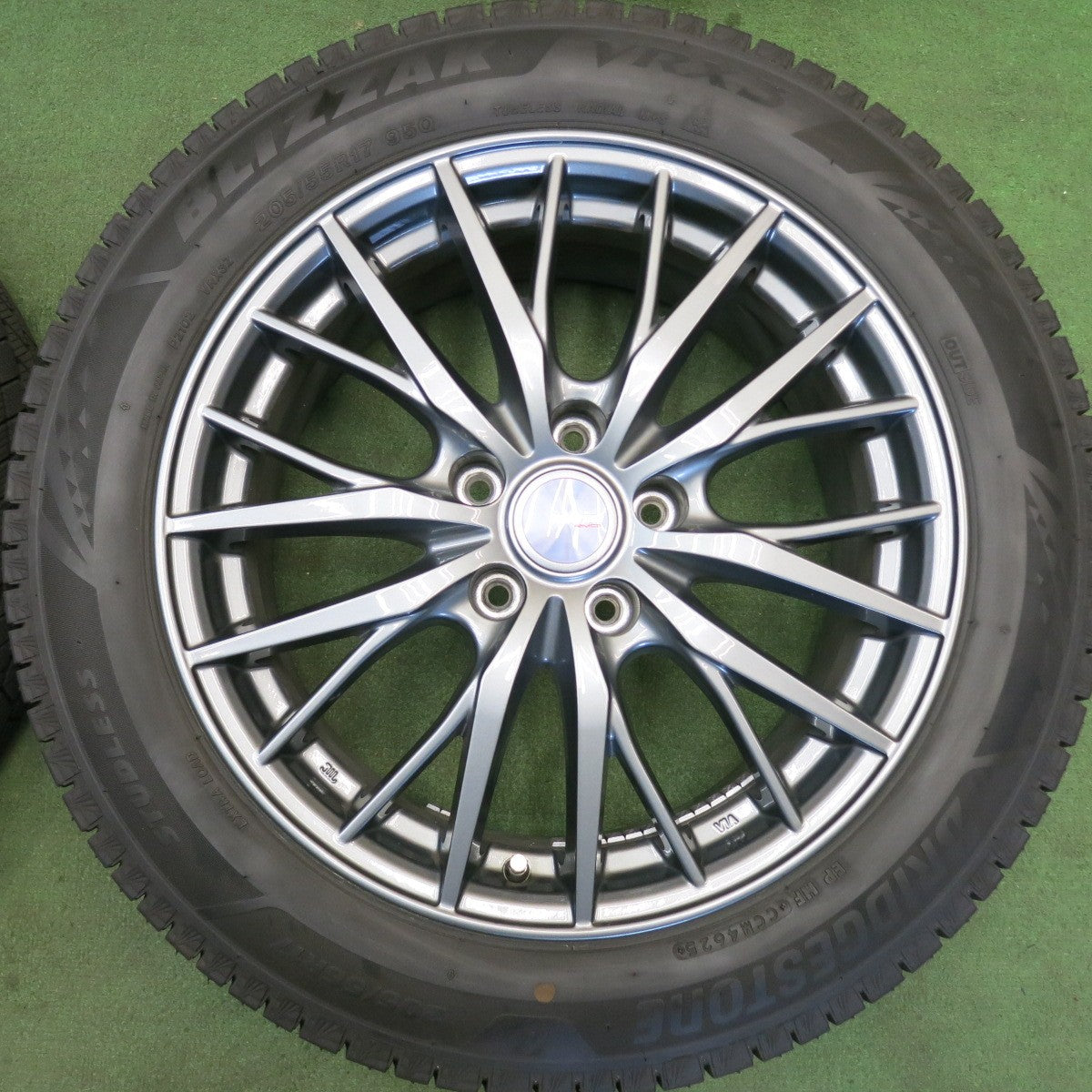 バリ溝！25年！キレイ！9.5分★スタッドレス 205/55R17 ブリヂストン ブリザック VRX3 ravrion RM01 ラブリオン 17インチ PCD114.3/5H★6053104HAス