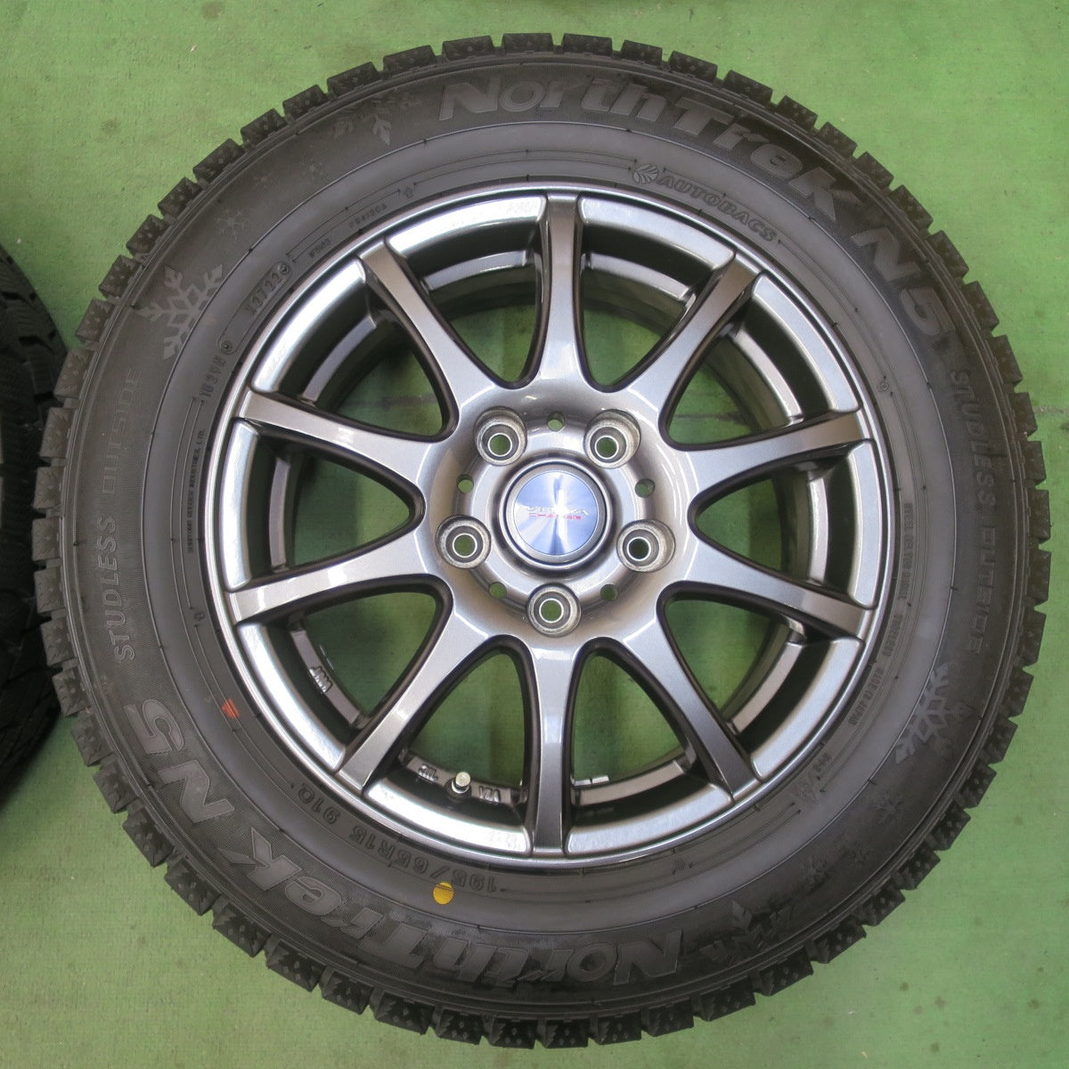 バリ溝！22年！キレイ！9.5分★スタッドレス 195/65R15 オートバックス ノーストレック N5 VELVA CHARGE ヴェルヴァ チャージ 15インチ PCD114.3/5H★6021702イス