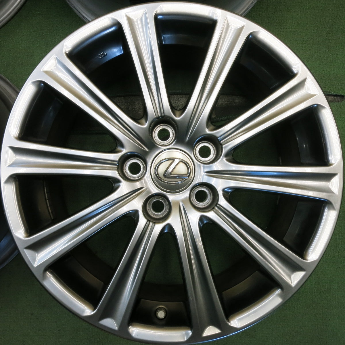 センサー付き！キレイ◎レクサス NX 純正 ホイール 17インチ 17×7J PCD114.3/5H◎6082204HAホ