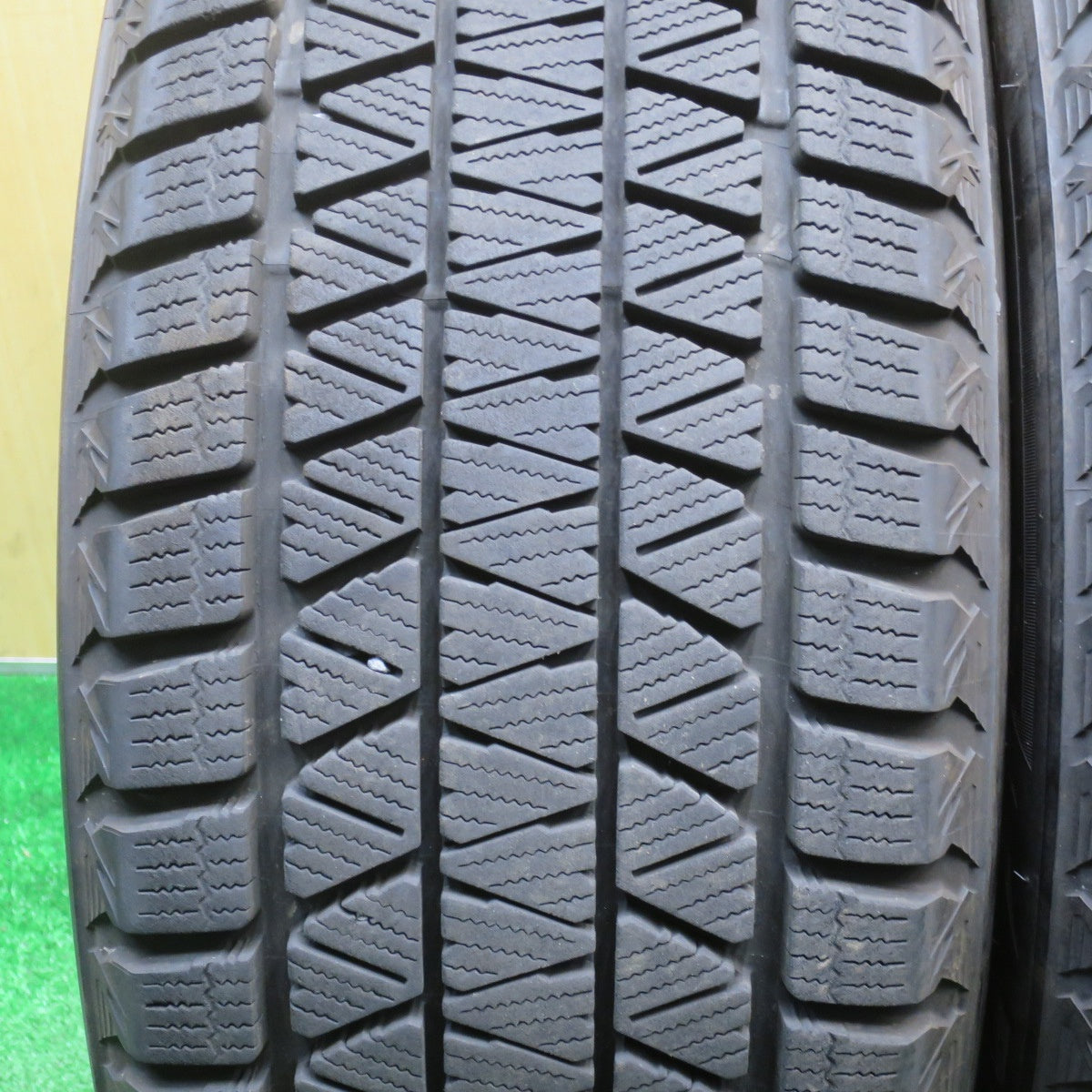 バリ溝！23年！キレイ！9.5分★ボルボ 等 Eurodesign EIGER 阿部商会 235/55R18 スタッドレス ブリヂストン ブリザック DM-V3 18インチ ユーロデザイン アイガー PCD108/5H★5112602NJス
