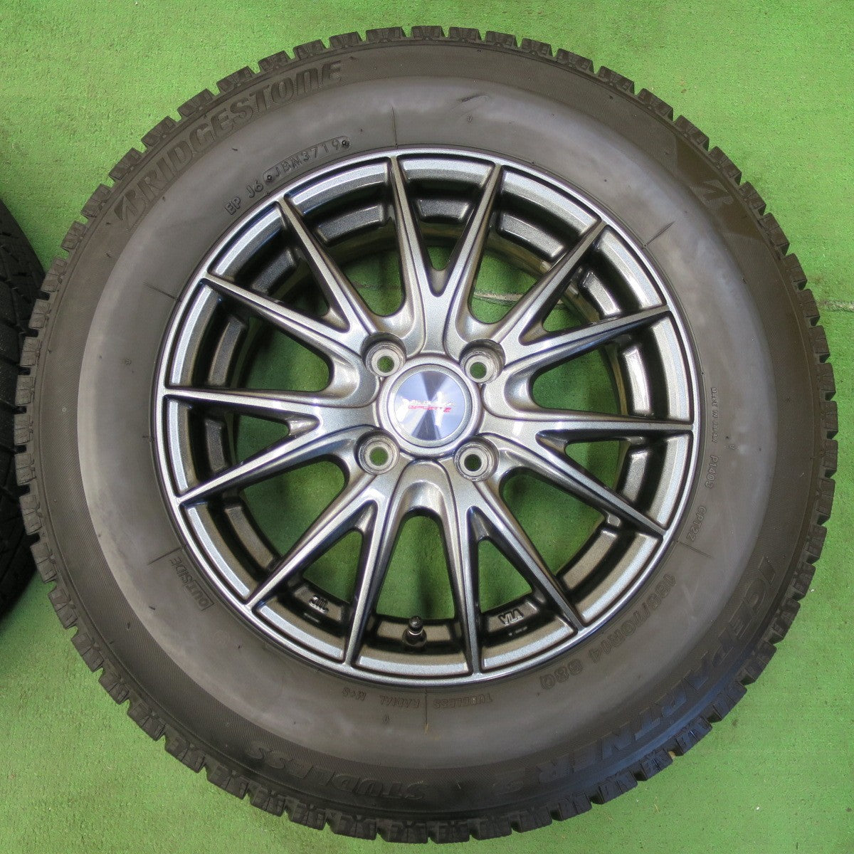 [送料無料] キレイ★スタッドレス 185/70R14 ブリヂストン アイスパートナー2 VELVA SPORTZ ヴェルヴァ 14インチ PCD100/4H★4103004イス