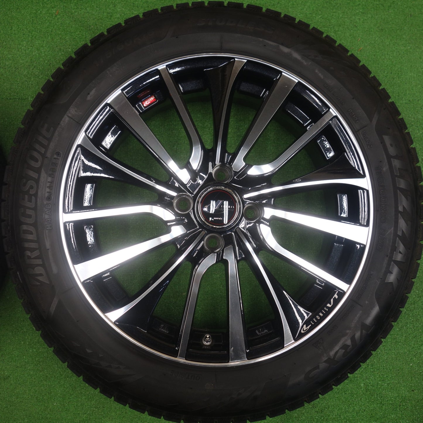 バリ溝！9.5分以上★LEONIS VT 175/60R16 スタッドレス ブリヂストン ブリザック VRX3 16インチ レオニス PCD100/4H★6041203KTス