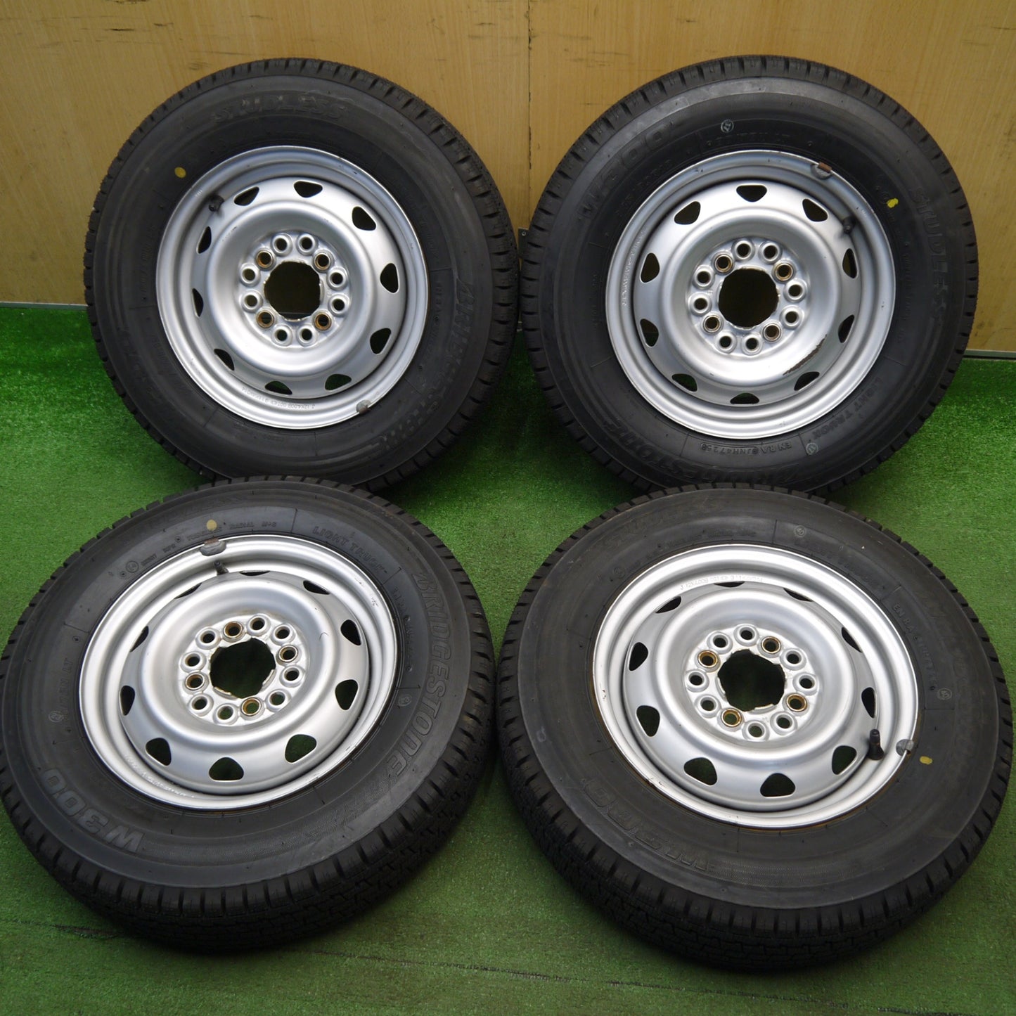 ほぼ未使用！25年★スタッドレス 145/80R12 80/78N ブリヂストン W300 スチール ホイール 12インチ PCD100 110 114.3/4H マルチ★6040312Hス