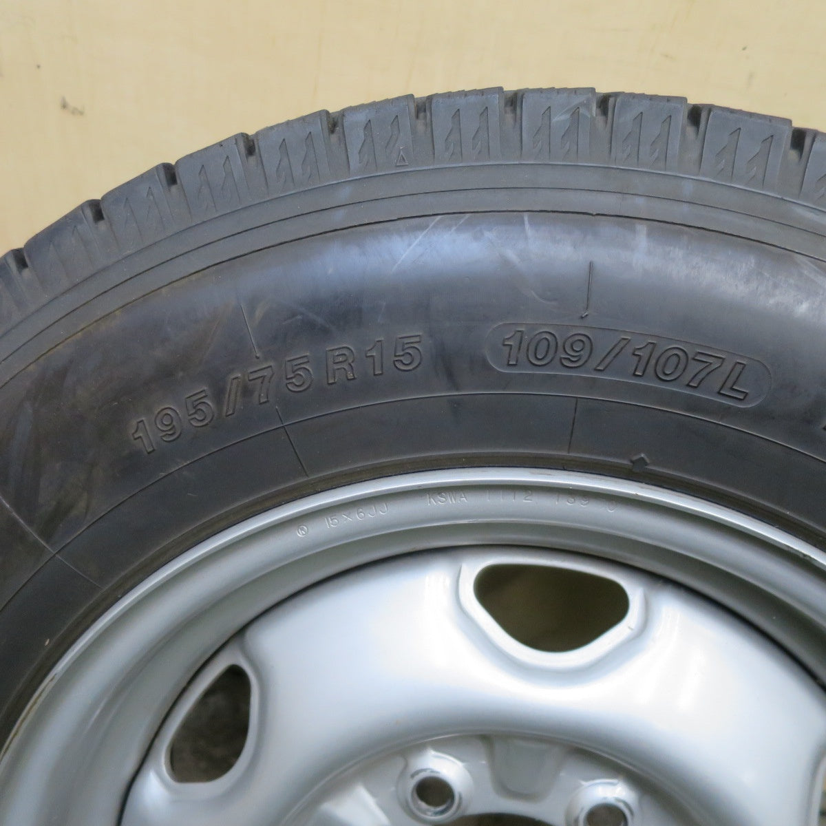 バリ溝！キレイ！9分！1本★スタッドレス 195/75R15 109/107L 12PR ヨコハマ アイスガード iG91 スチール ホイール 15インチ PCD139.7/6H★6012812ナス