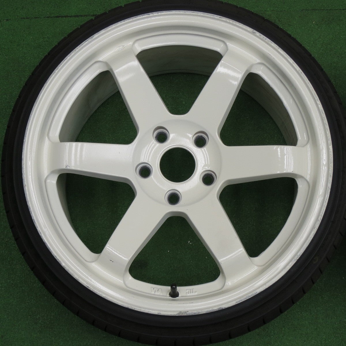 4本価格！25年◎215/35R18 ミネルバ ラジアル F205 AVID1 AV-06 社外 アルミ 18インチ PCD114.3/5H◎6061701NKノ