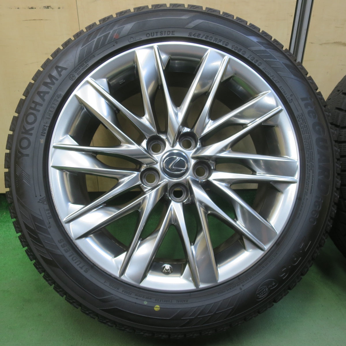 センサー付！バリ溝！24年！キレイ！ほぼ10分◎レクサス LS 500 h 純正 245/50R19 スタッドレス ヨコハマ アイスガード iG60 Z・P・S ランフラット 19インチ PCD120/5H◎6070201イス