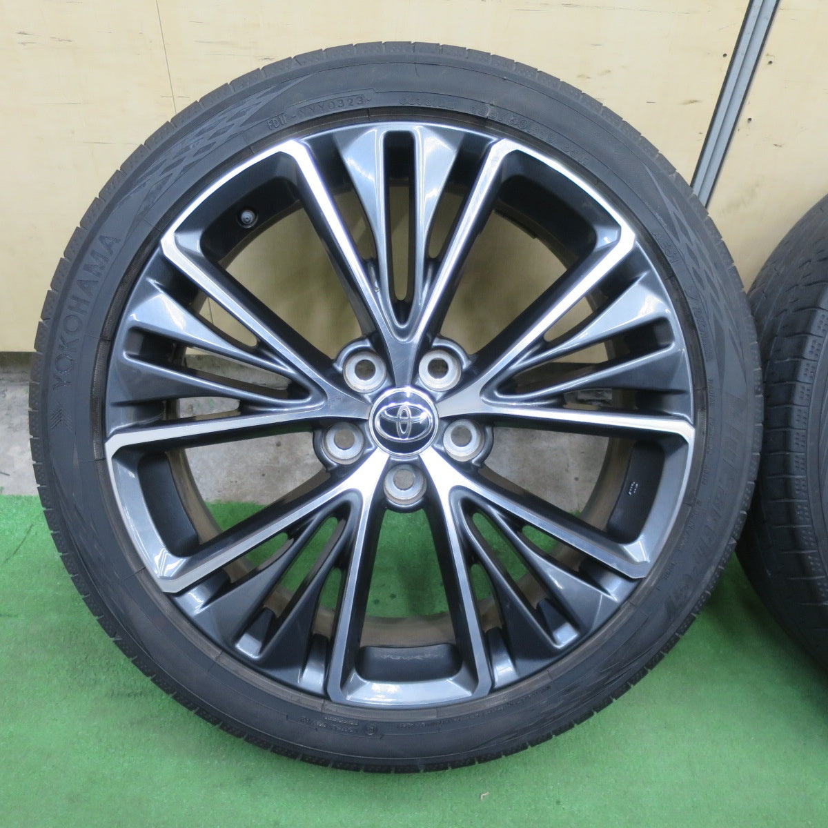 キレイ！23年★トヨタ 60系 プリウス Zグレード 純正 195/50R19 ヨコハマ BluEarth-GT AE51J 19インチ ブルーアース PCD114.3/5H★6022112TTノ