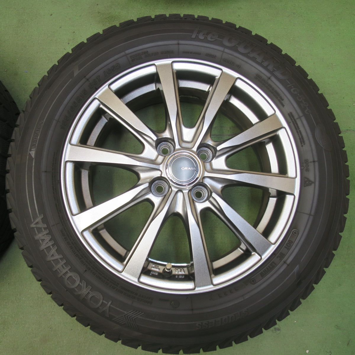 バリ溝！23年！キレイ！9分◎スタッドレス 185/65R15 ヨコハマ アイスガード iG52C GRASS グラス 15インチ PCD100/4H◎6100802イス