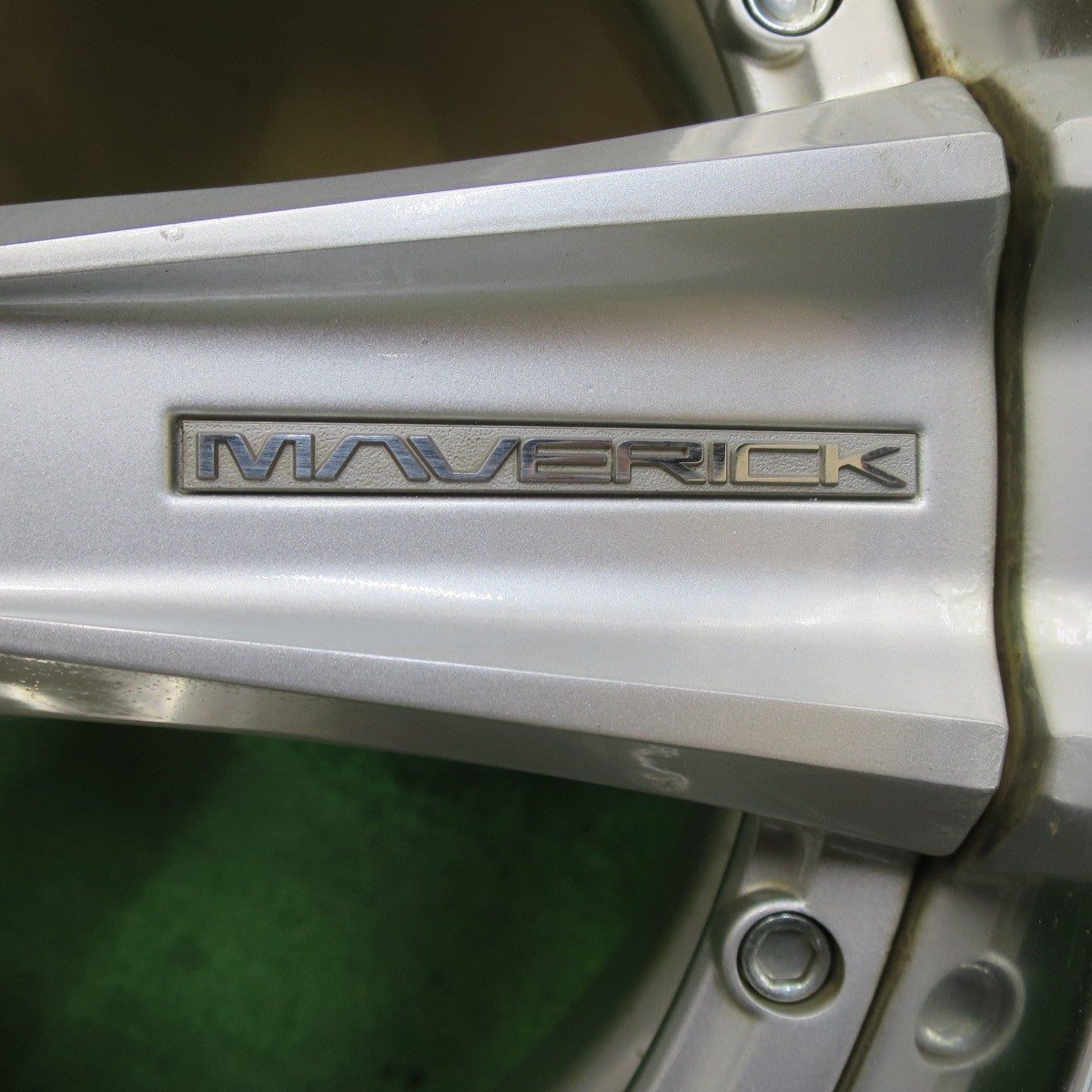 [送料無料] バリ溝！8.5分★スタッドレス 225/60R18 ピレリ アイスアシンメトリコ MAVERICK マーベリック 005S SL 18インチ PCD114.3/5H★5022402イス