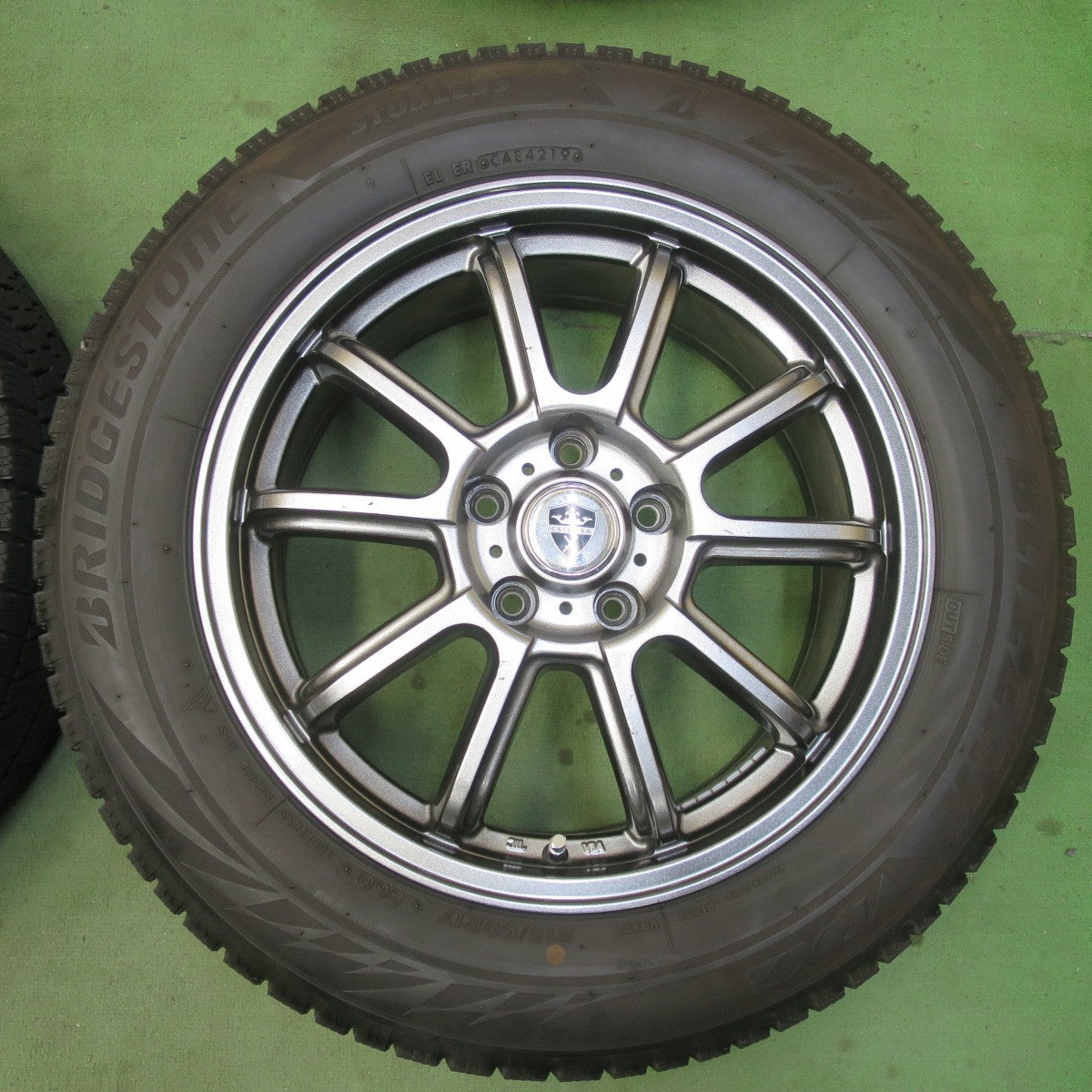 バリ溝！9分★スタッドレス 215/60R17 ブリヂストン ブリザック VRX2 ESTROSA エステローザ 17インチ PCD114.3/5H★6040603イス