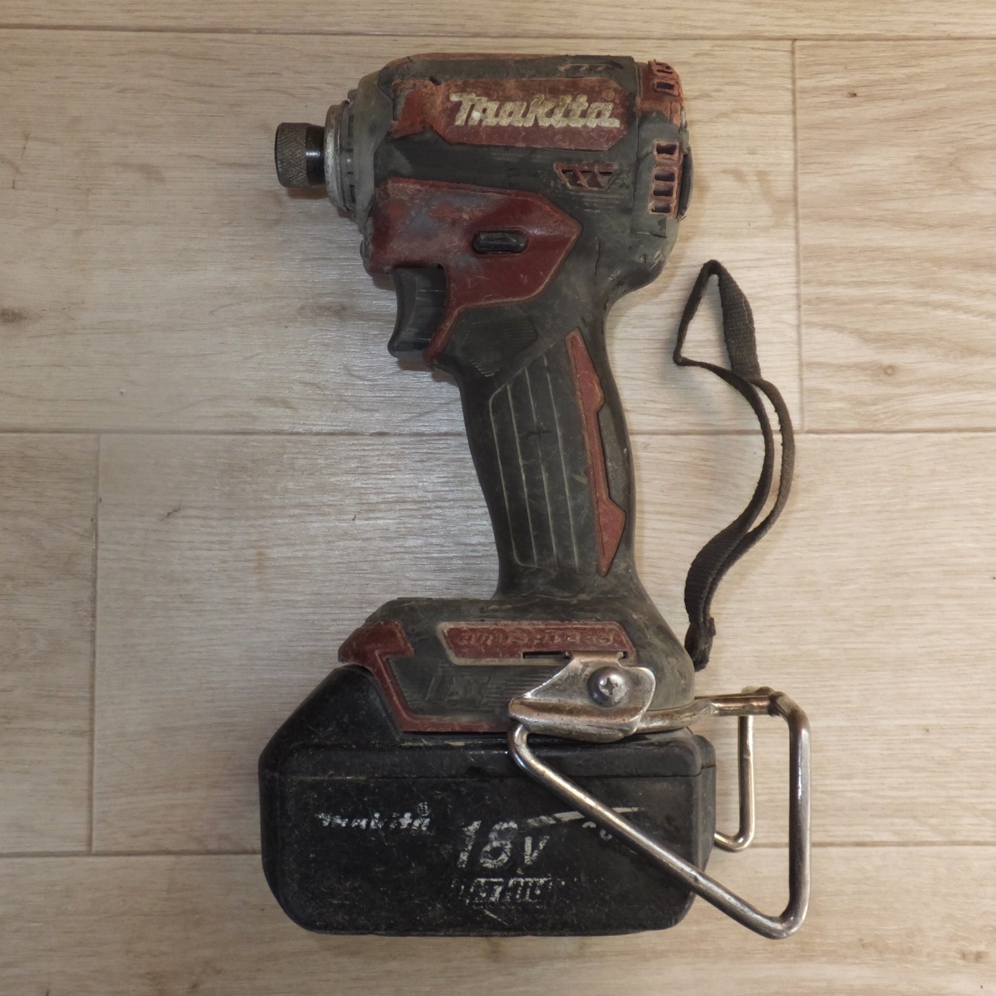 [送料無料] ジャンク★マキタ makita 充電式インパクトドライバ TD171DGXAR 18V★