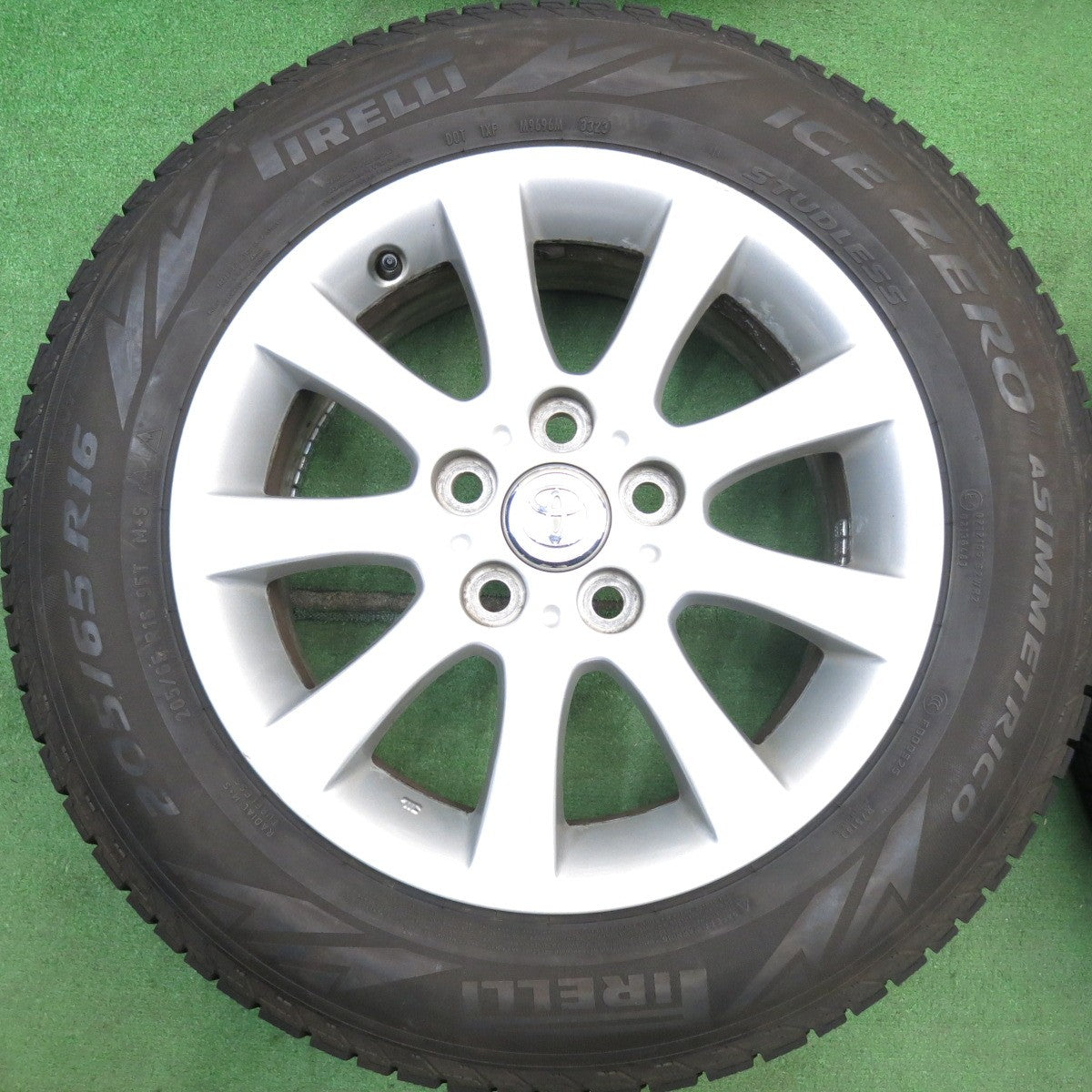 バリ溝！23年！9分★トヨタ 30系 ウィンダム 純正 205/65R16 スタッドレス ピレリ アイスゼロ アシンメトリコ 16インチ PCD114.3/5H★6050203HAス