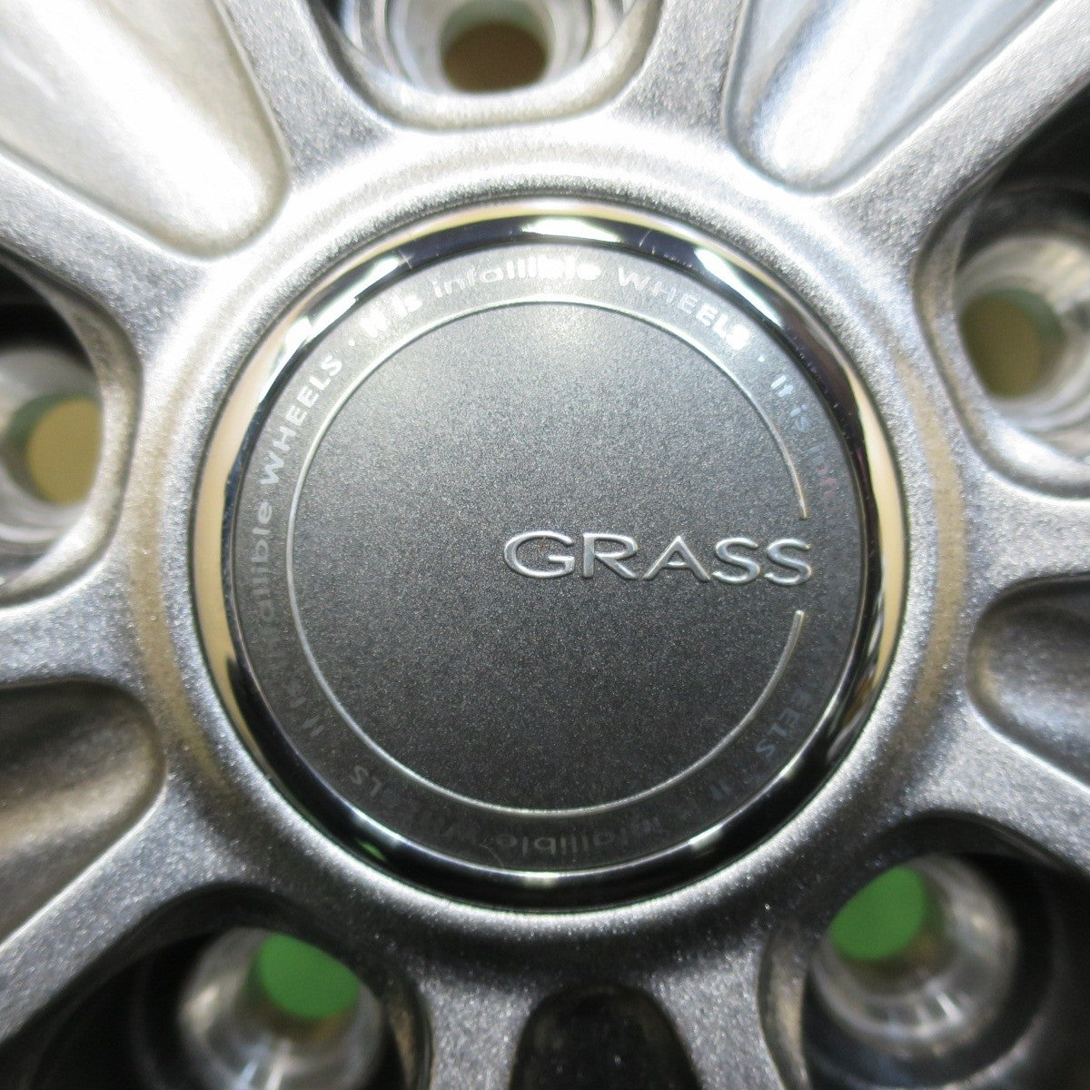 バリ溝！21年！キレイ！9.5分以上★スタッドレス 225/45R18 ヨコハマ アイスガード iG70 GRASS グラス 18インチ PCD114.3/5H★5011303イス