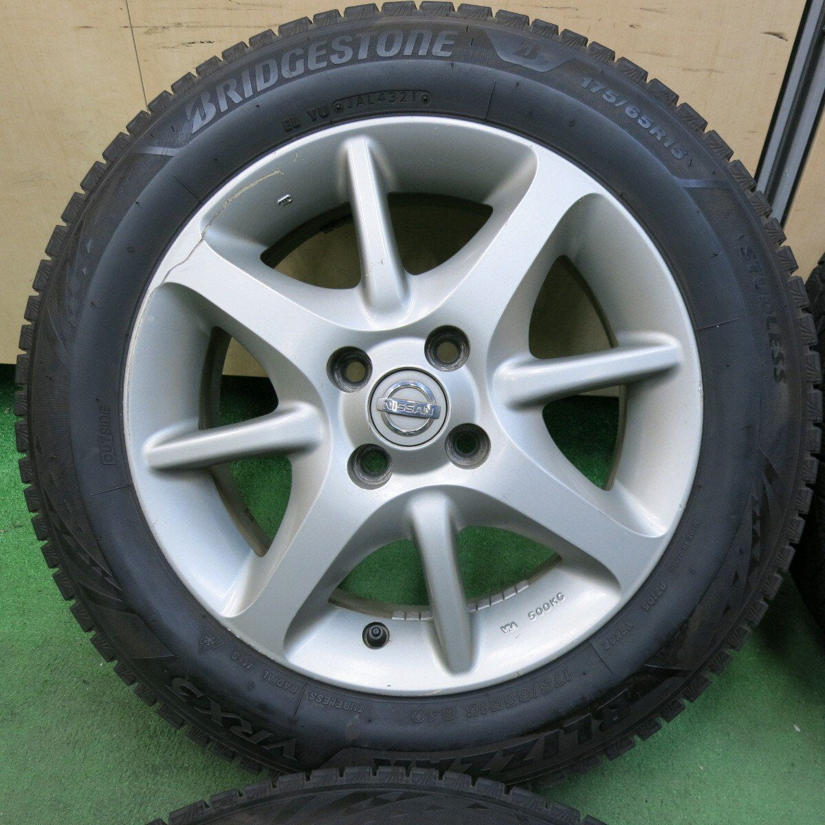 バリ溝！21年！8.5分★日産 K12 マーチ 純正 175/65R15 スタッドレス ブリヂストン ブリザック VRX3 15インチ PCD100/4H★5010812SYス