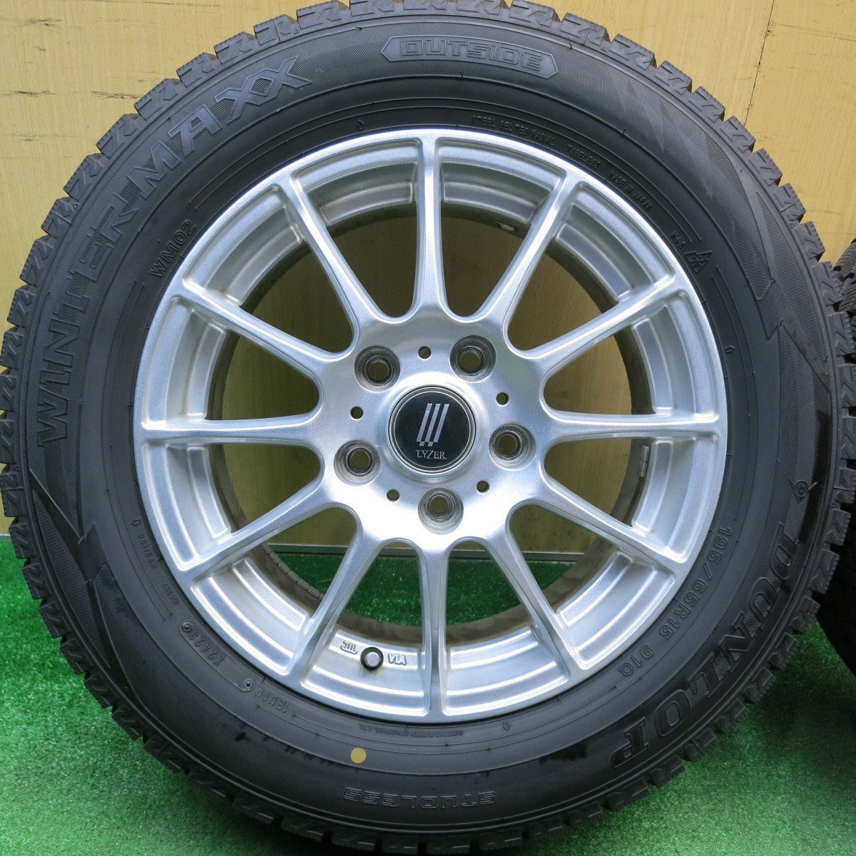 バリ溝！23年！9.5分★スタッドレス 195/65R15 ダンロップ ウインターマックス WM02 LYZER ライザー 15インチ PCD114.3/5H★6012204HAス