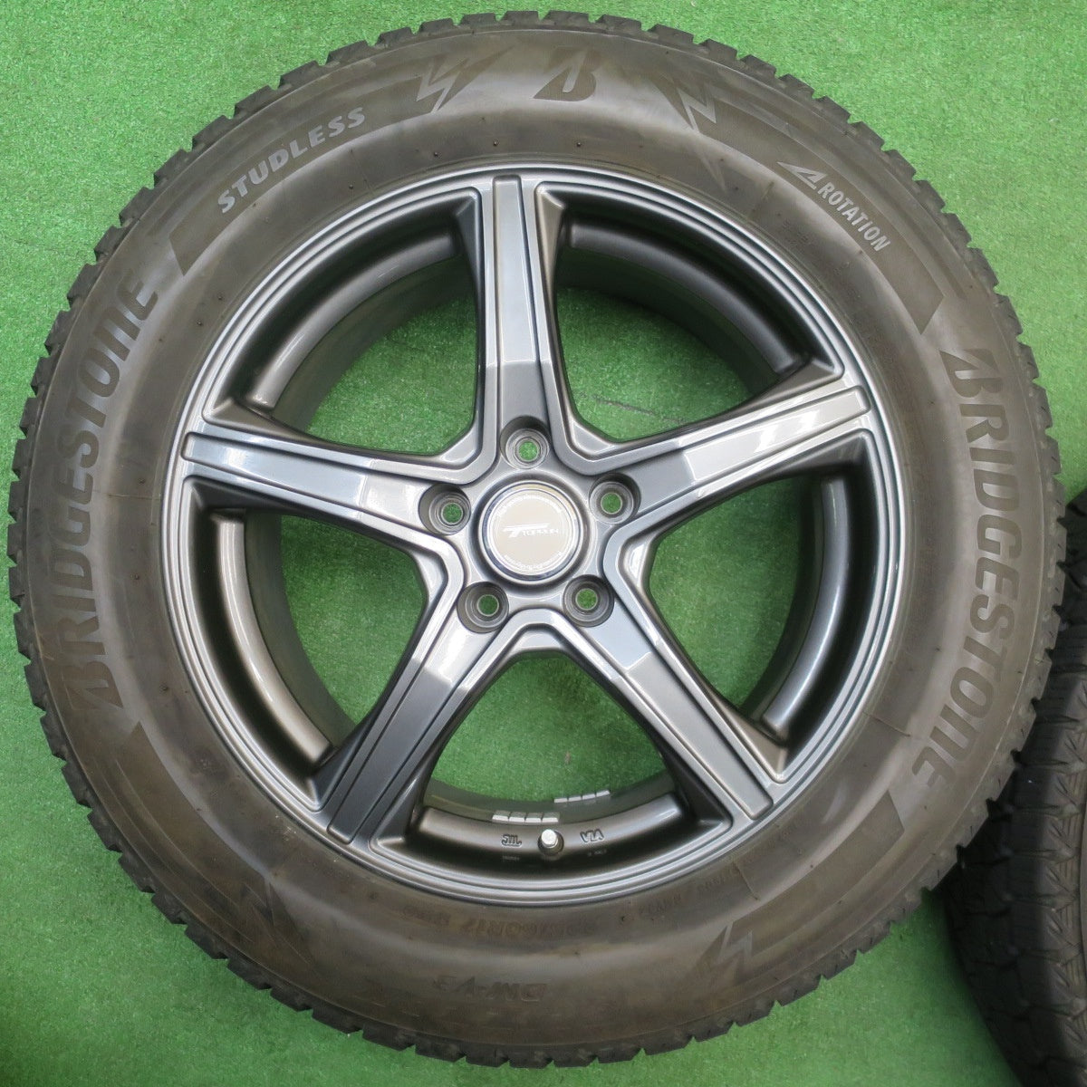 バリ溝！22年！キレイ！9分★スタッドレス 225/60R17 ブリヂストン ブリザック DM-V3 TOPRUN トップラン 17インチ PCD114.3/5H★5111802NJス