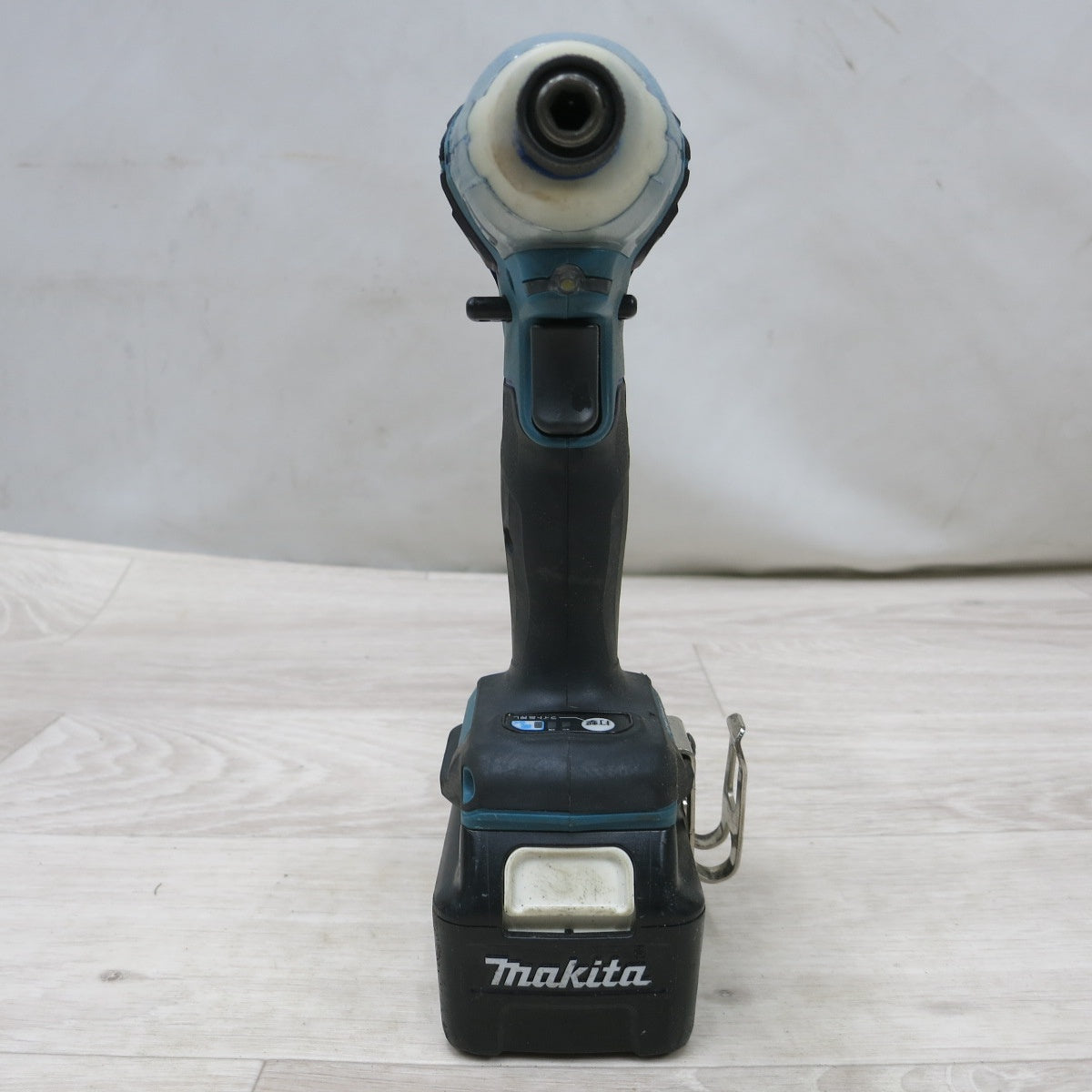 [送料無料] ◆makita マキタ 充電式インパクトドライバ TD111D 10.8V バッテリー付き 電動工具◆