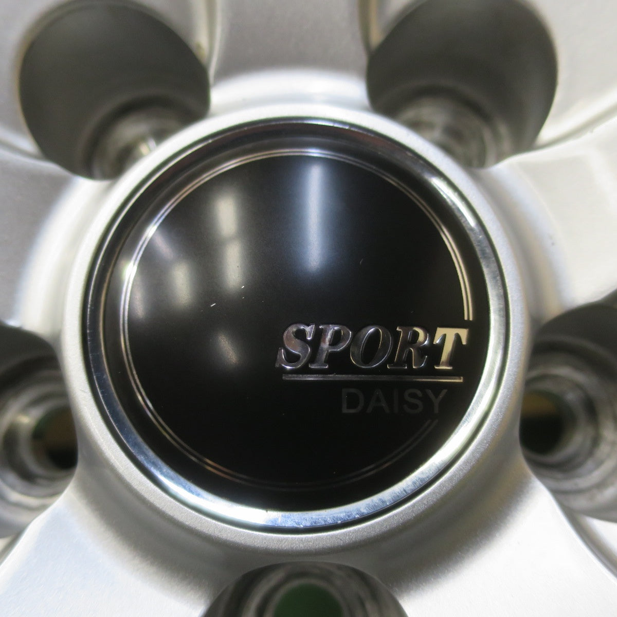 バリ溝！24年！キレイ！9.5分★プリウス 等 195/65R15 スタッドレス ダンロップ ウインターマックス WM02 SPORT DAISY スポルト デイジー 15インチ PCD100/5H★6042006イス