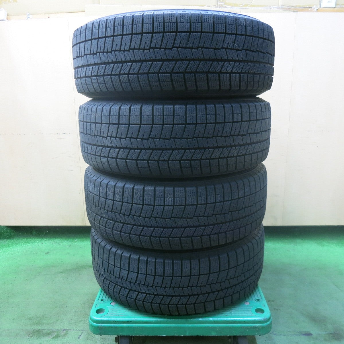 バリ溝！22年！キレイ！9.5分★スタッドレス 215/60R16 ダンロップ ウインターマックス 03 AIRNOVA エアノヴァ 16インチ PCD114.3/5H★5123002SKス
