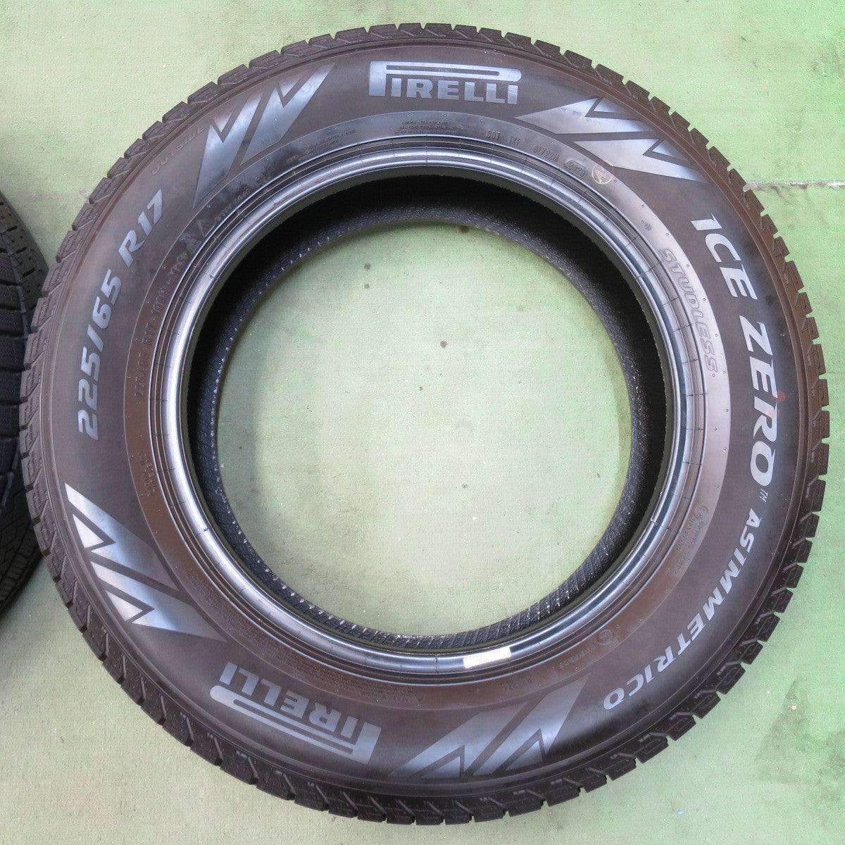 バリ溝！23年！9分★スタッドレス 225/65R17 ピレリ アイスゼロ アシンメトリコ タイヤ 17インチ ハリアー RAV4 CX-5 CX-8 エクストレイル 等★5111413イスタ