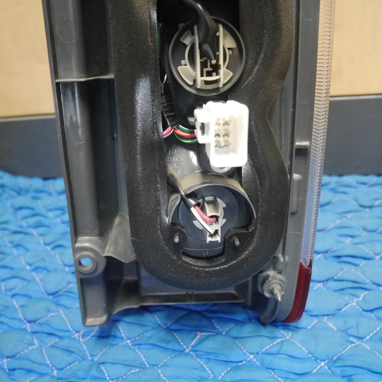 [送料無料] 左右セット！キレイ☆トヨタ 200系 ハイエース 4 5 6型 後期 純正 テールライト KOITO 26-140 ハロゲン テールランプ カー パーツ☆