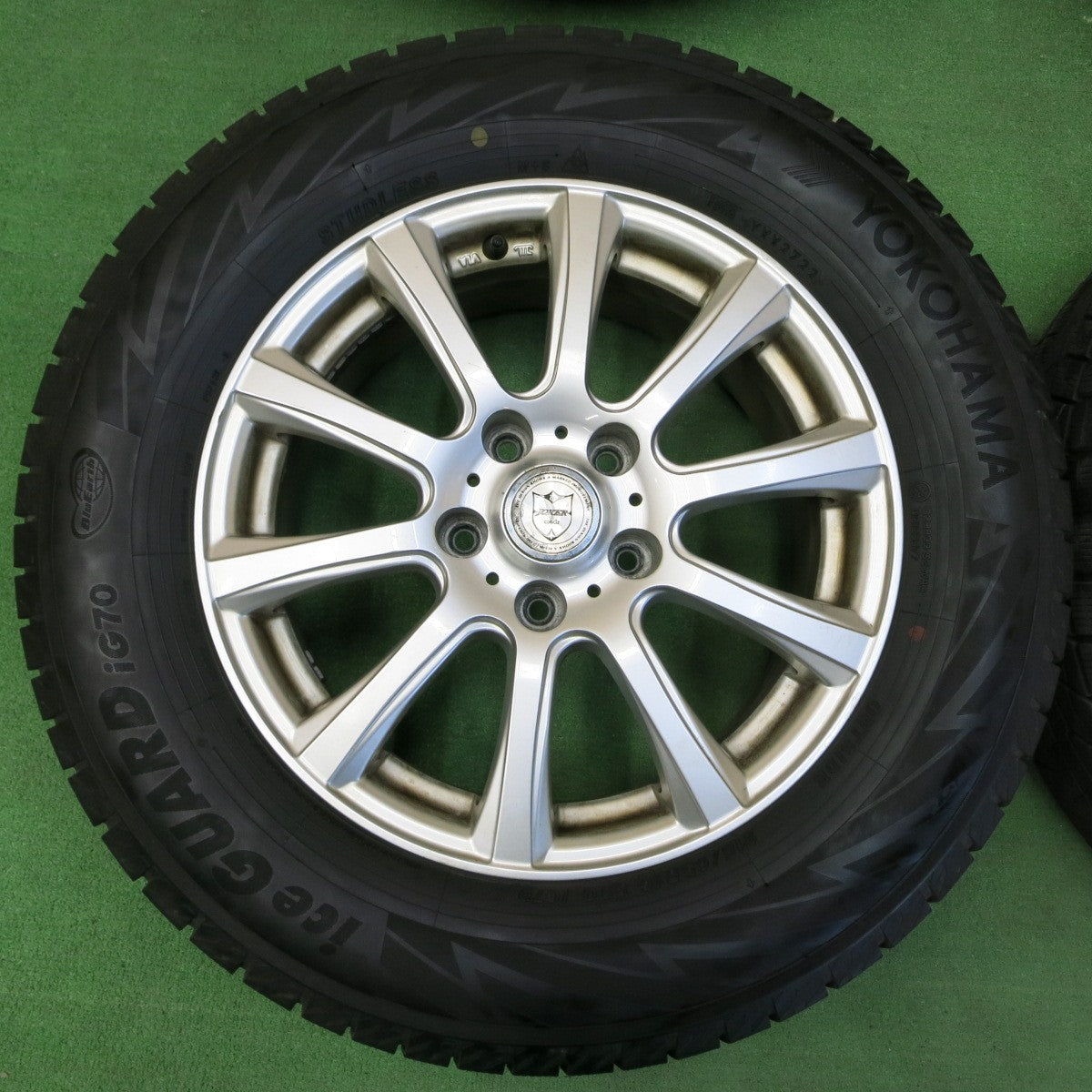 *送料無料* バリ溝！22年！9分★スタッドレス 215/65R16 ヨコハマ アイスガード iG70 JOKER ジョーカー 16インチ PCD114.3/5H★4051101イス