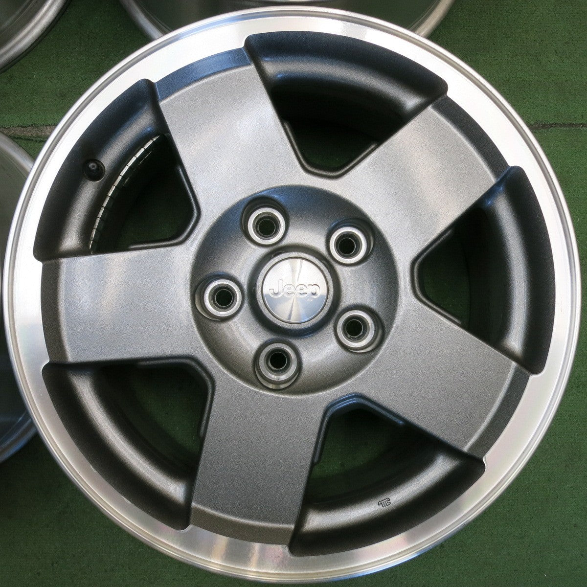 キレイ★JEEP ジープ コマンダー 純正 ホイール 17インチ 17×7.5J PCD127/5H★6071102HAホ