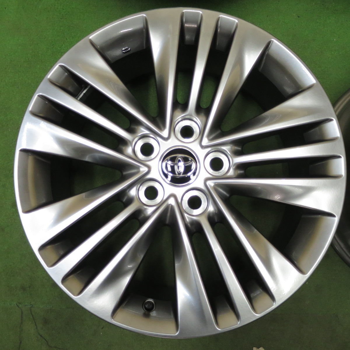 新車外し★トヨタ 40系 アルファード Zグレード 純正 ホイール 18インチ 18×7J PCD120/5H★6060202NGホ