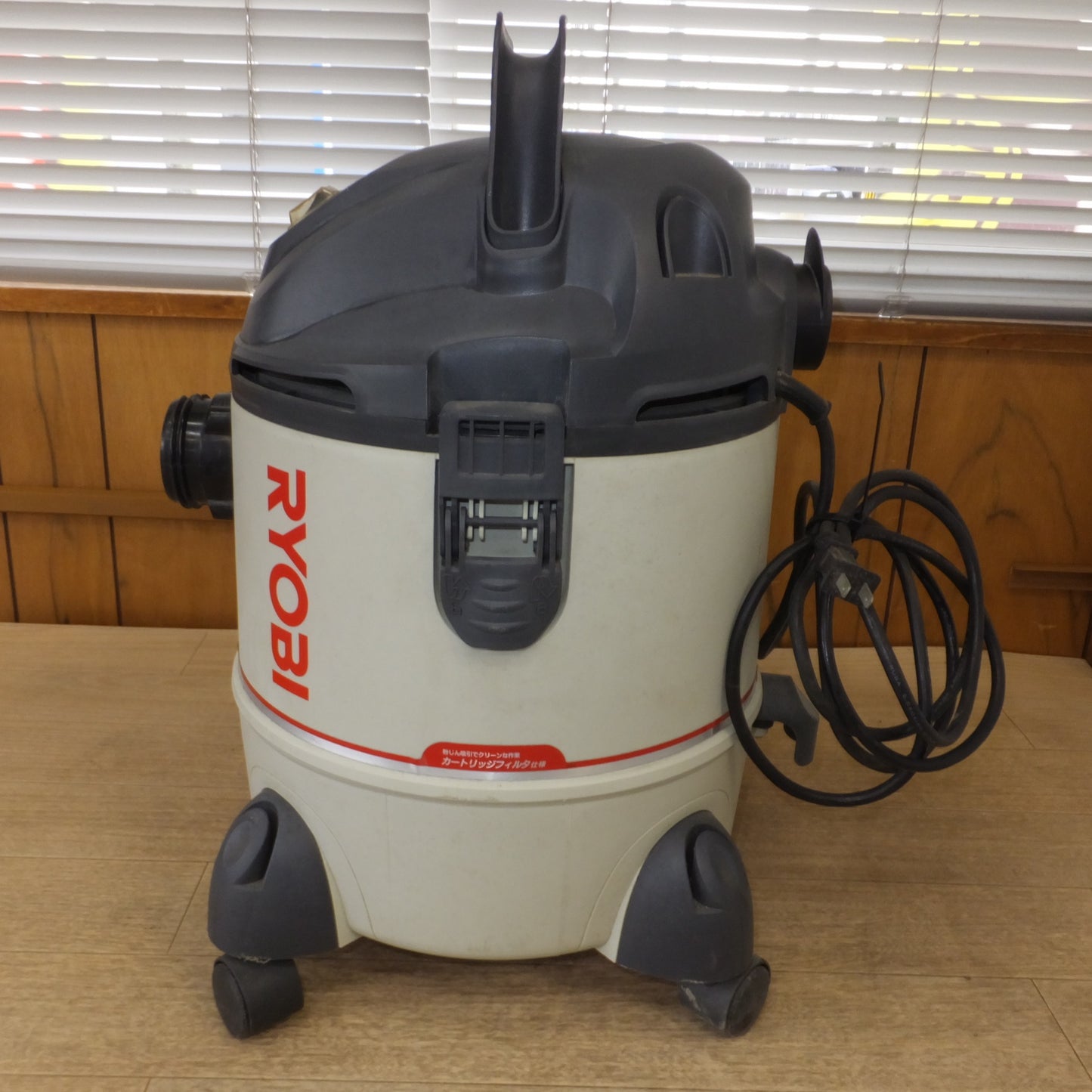[送料無料] ★リョービ RYOBI 集じん機 VC-23 乾湿両用　集じん容量 14L　100V 11A 1,050W 50/60Hz★