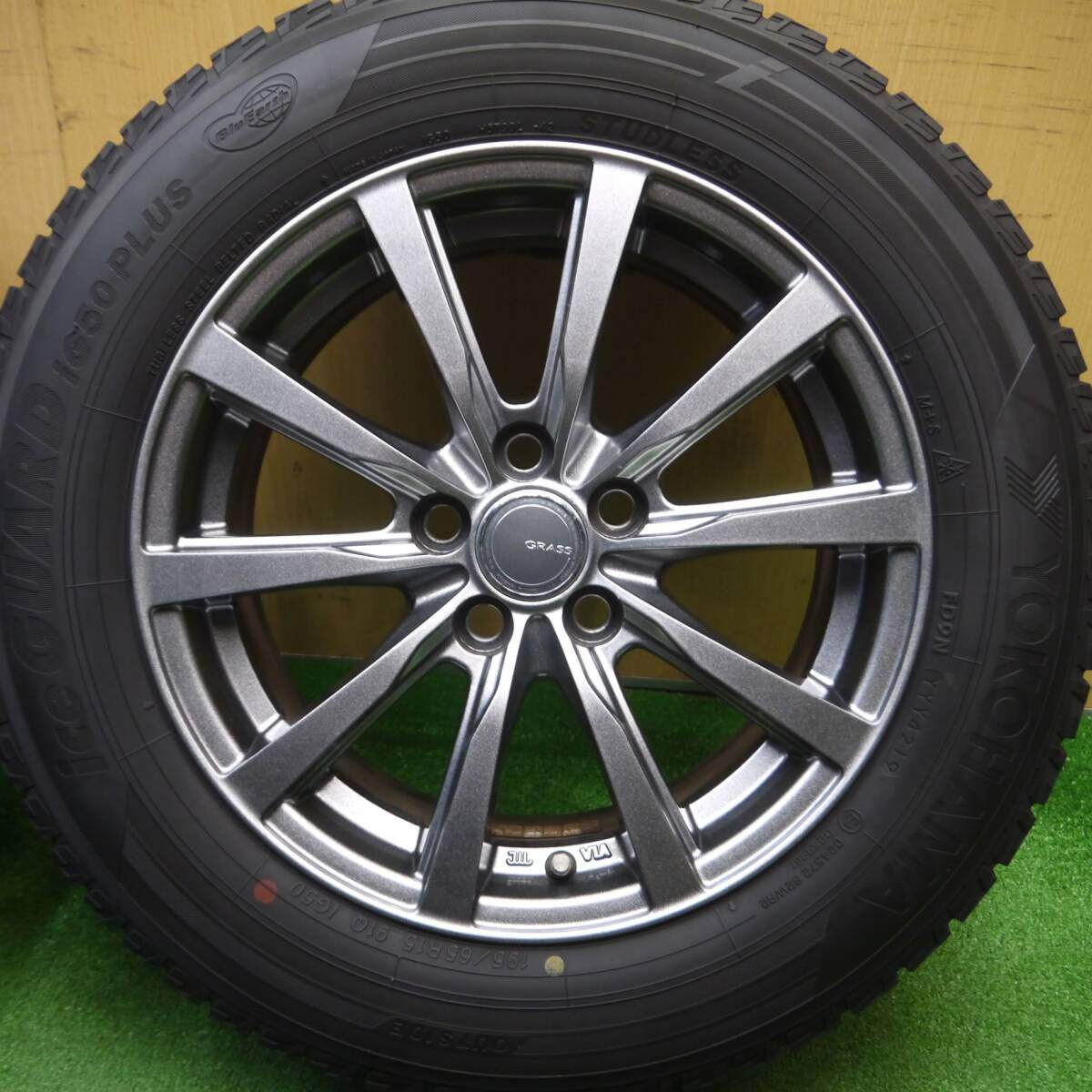 キレイ★プリウス 等 195/65R15 スタッドレス ヨコハマ アイスガード iG50 プラス GRASS グラス 15インチ PCD100/5H★5011506Hス